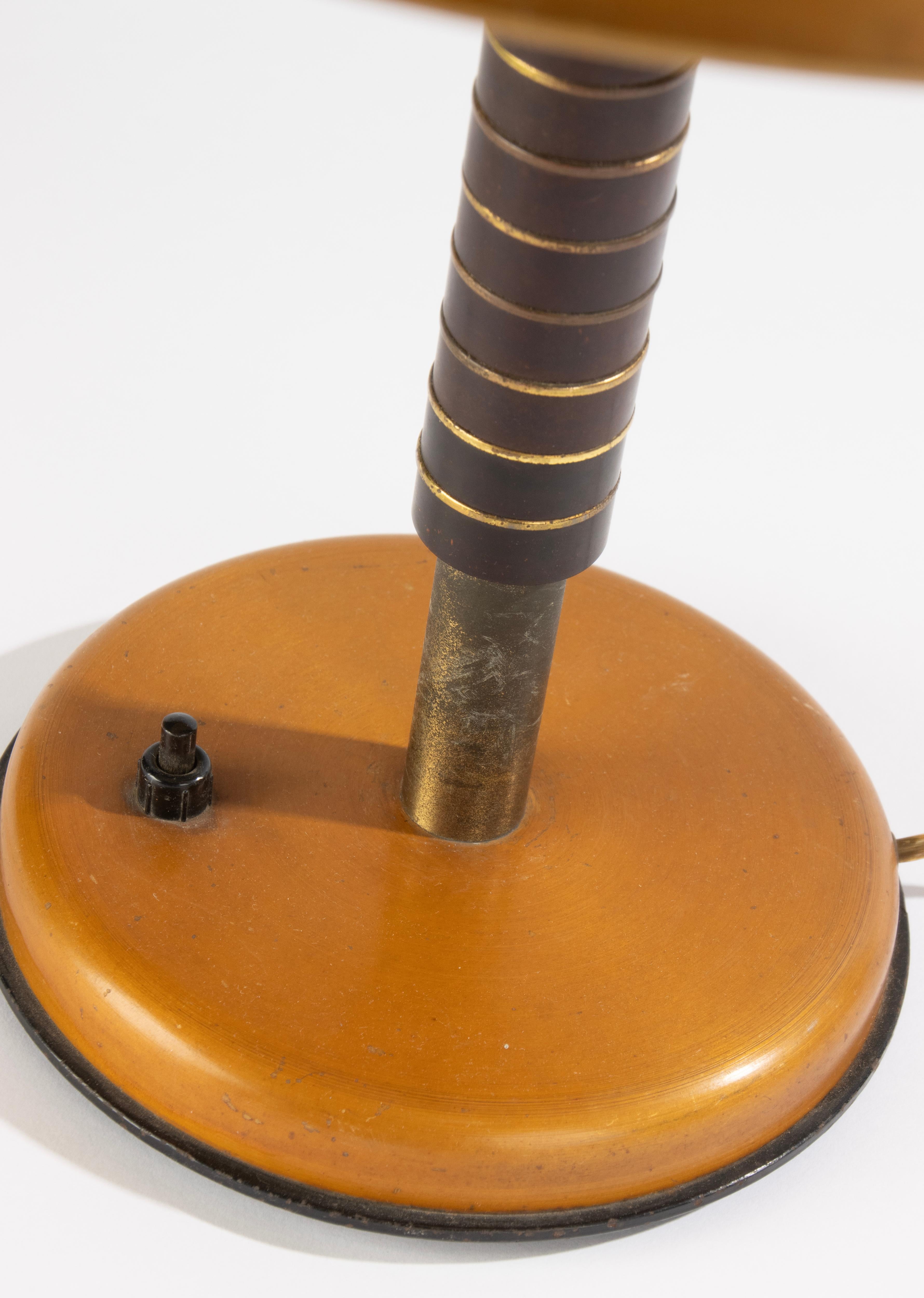Vintage Bauhaus Table Lamp - 1940's - Bakelite and Metal  For Sale 9