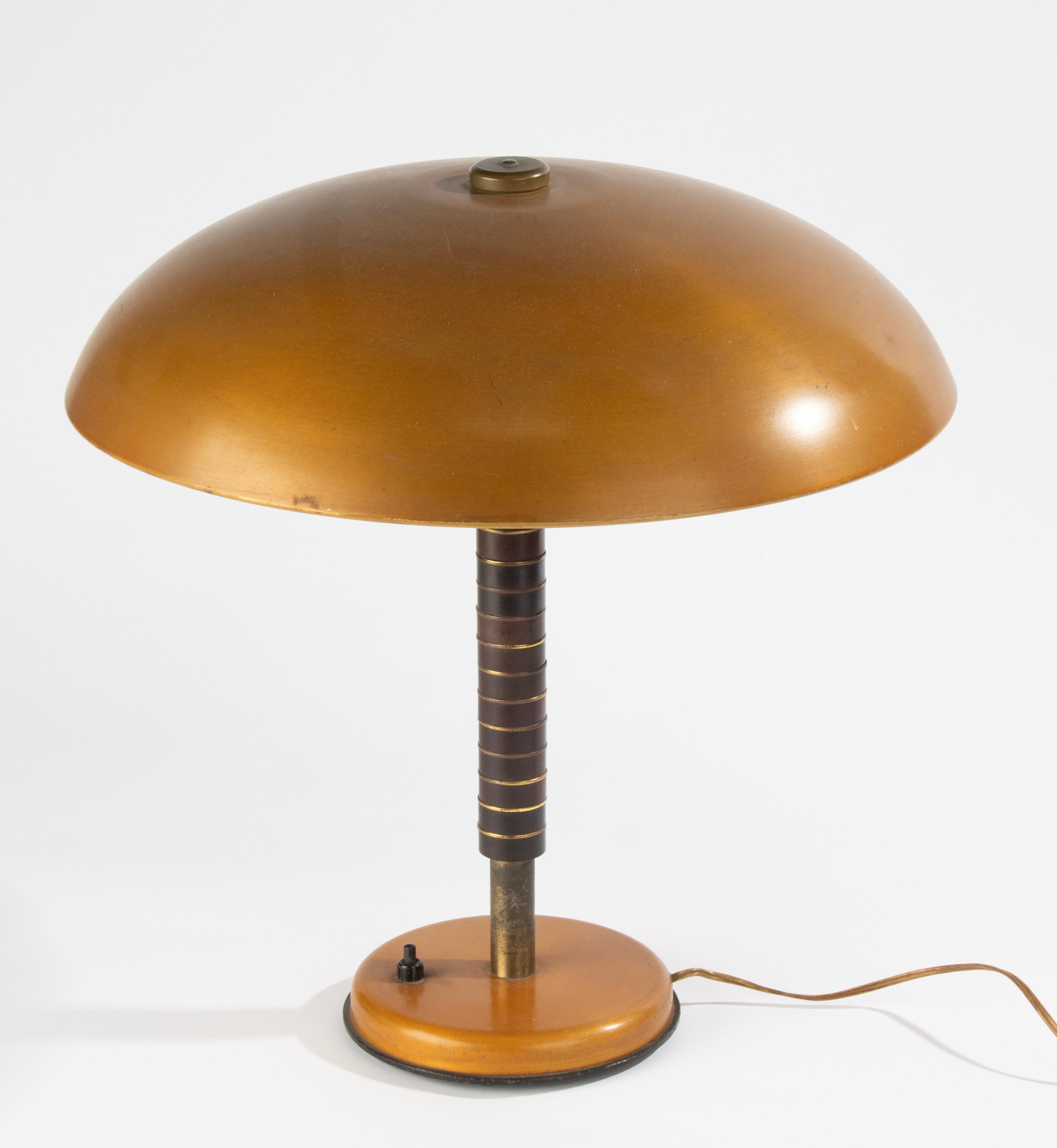 A beautiful vintage Bauhaus table lamp.
Possibly from the manufacturer SBF. The lamp has several marks / numbers, but no clear mark.
The lamp is made of metal with bakelite accents on the stem.
The lamp is in good condition with minor signs of age.