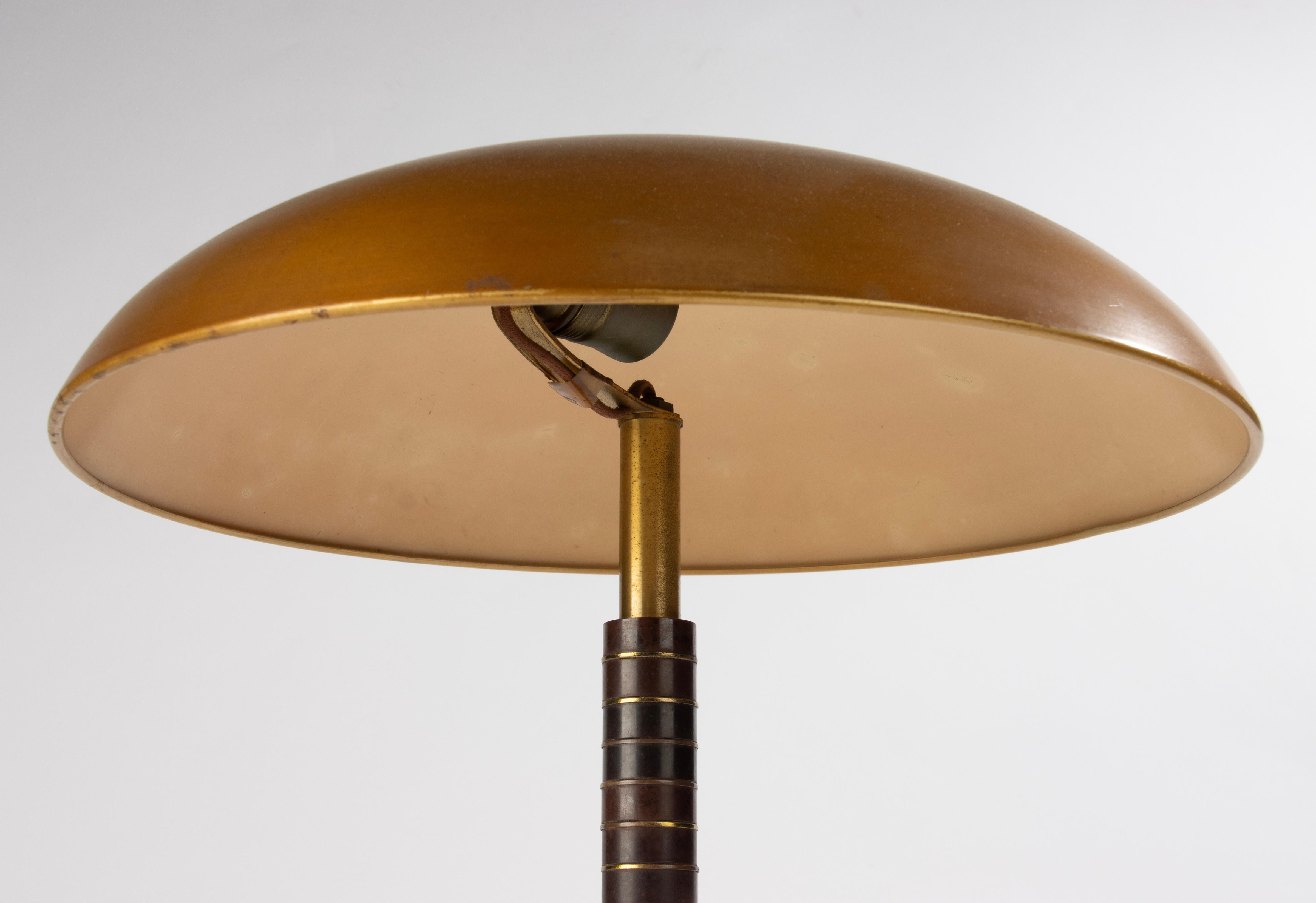 Mid-20th Century Vintage Bauhaus Table Lamp - 1940's - Bakelite and Metal  For Sale