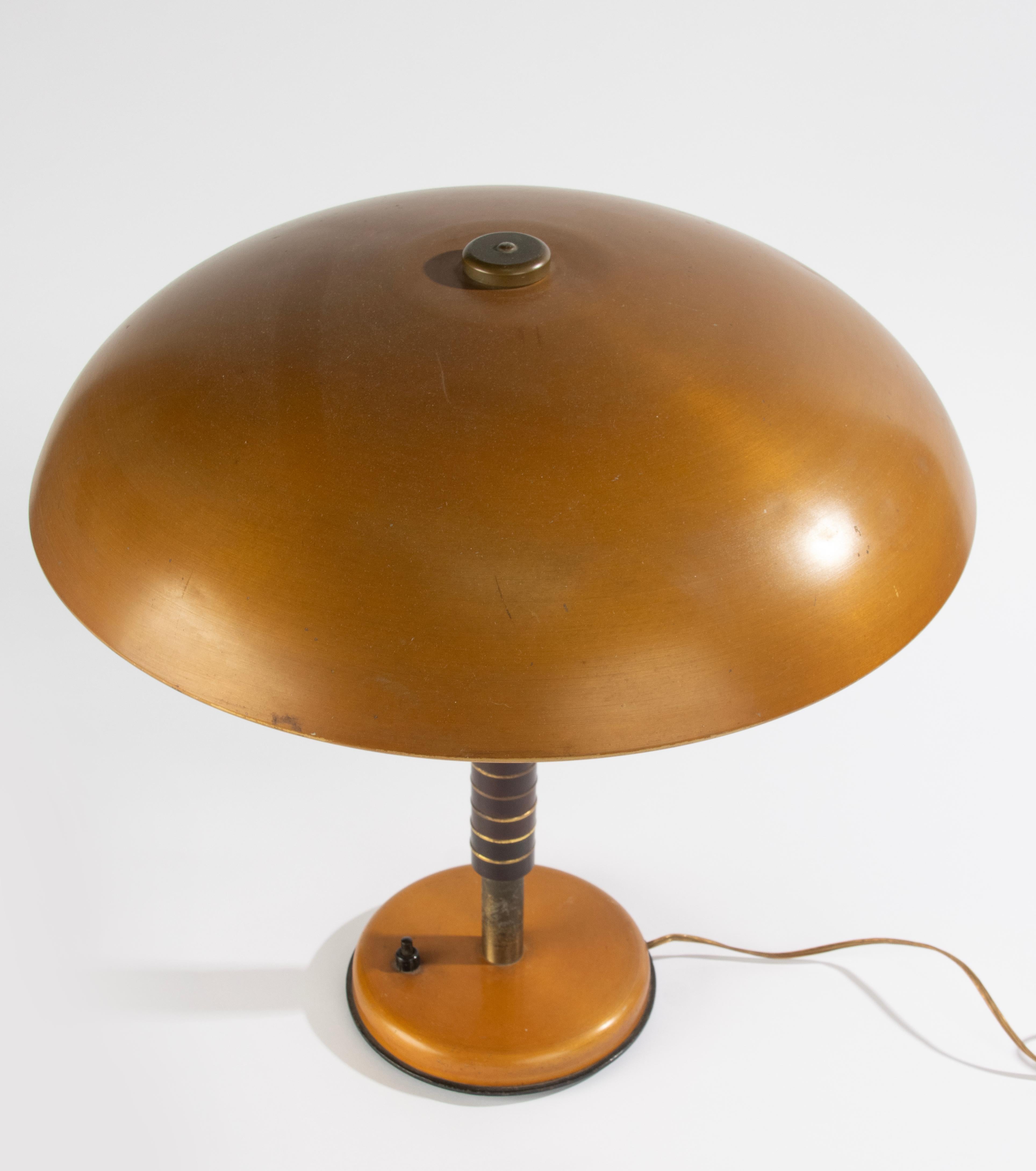 Vintage Bauhaus Table Lamp - 1940's - Bakelite and Metal  For Sale 2