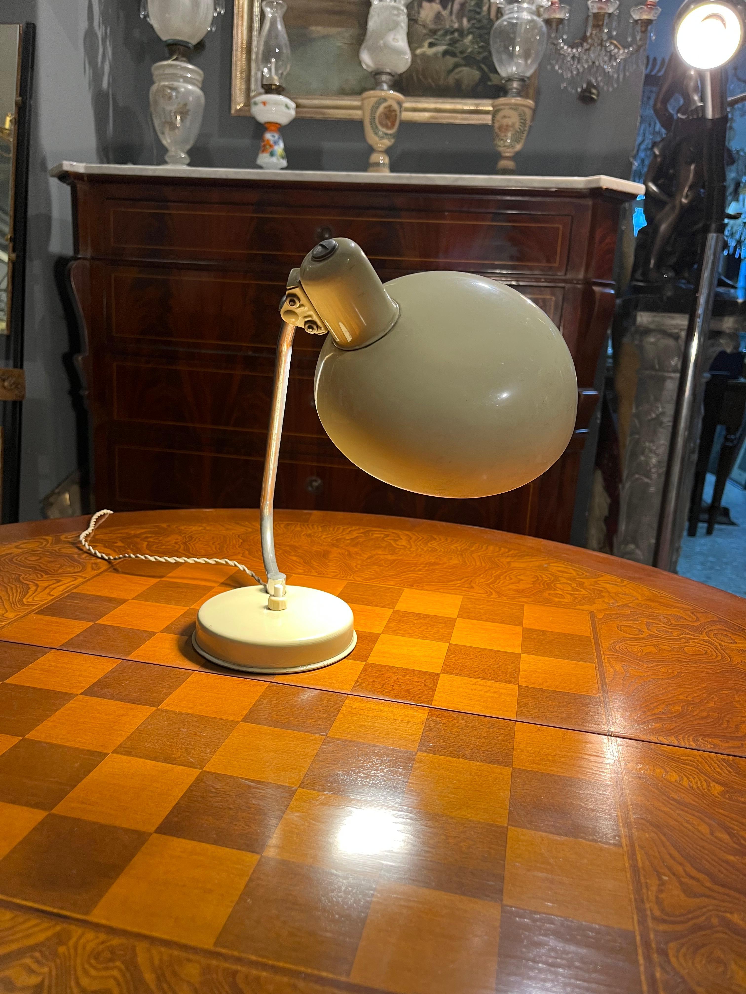Lámpara de sobremesa vintage Bauhaus de Christian Deki para Koranda, años 40 en Bueno estado para la venta en Catania, IT