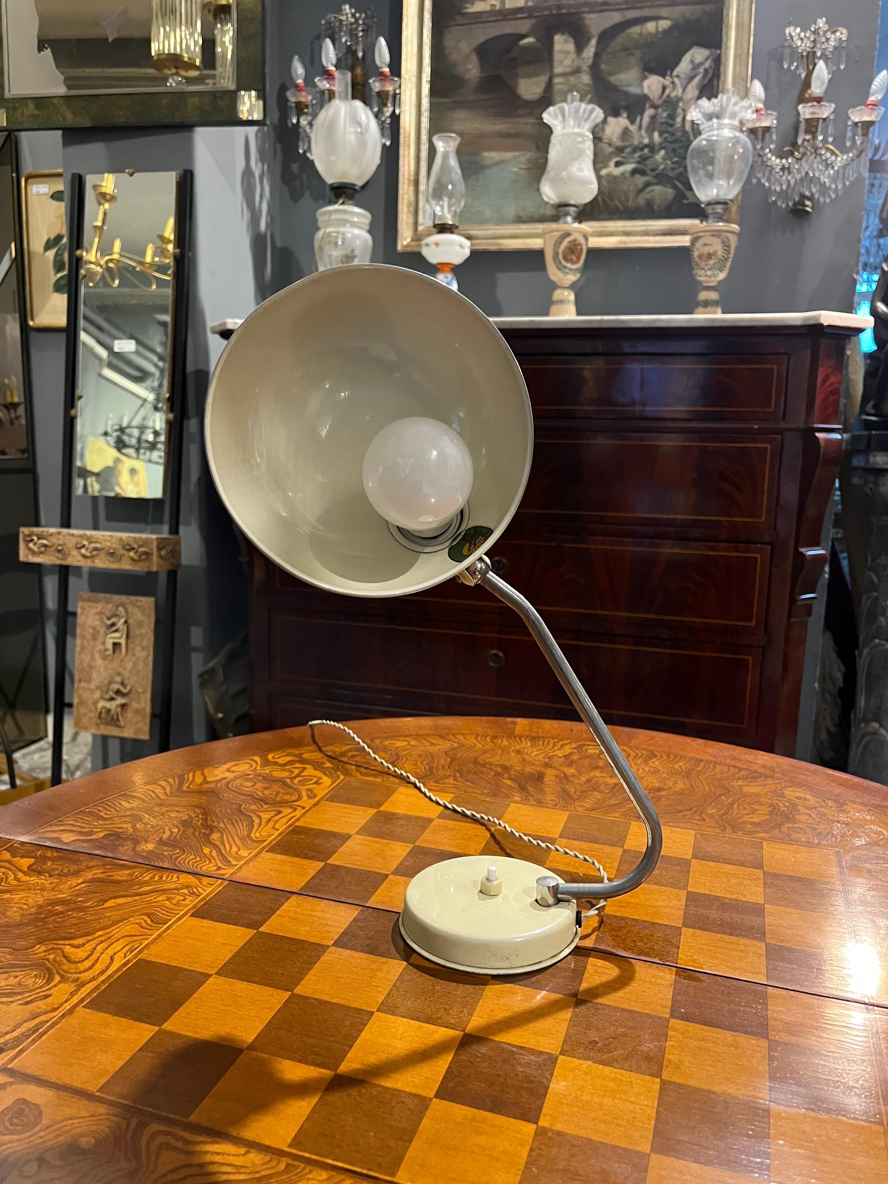 Lámpara de sobremesa vintage Bauhaus de Christian Deki para Koranda, años 40 en venta 1