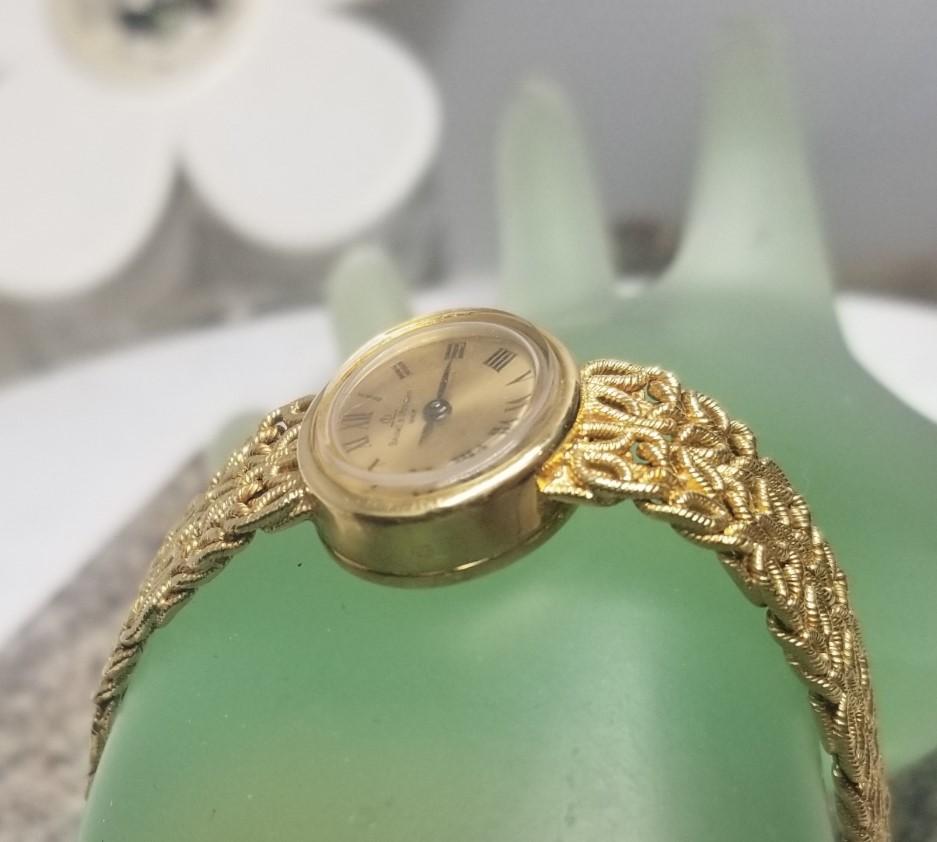 Vintage Baume & Mercier 18k Solid Yellow Gold Analog Byzantine Style Watch In Excellent Condition For Sale In Los Angeles, CA