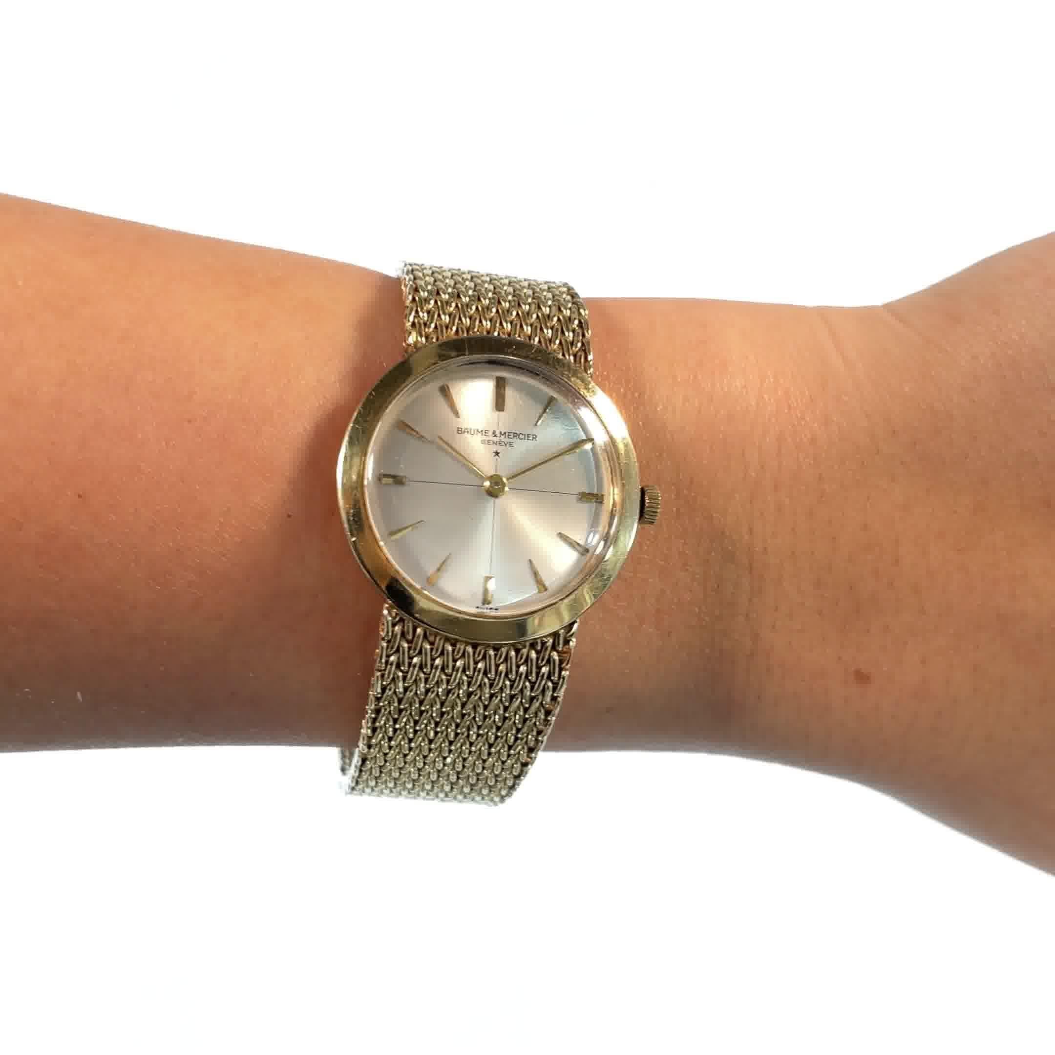 Vintage Baume & Mercier Gold Uhr. In der Schweiz hergestellt. Ca. 1970er Jahre. 7 Zoll. 

Über das Stück: Sie werden es genießen:: die Zeit auf altmodische Weise abzulesen. Wenn Sie diese spektakuläre Vintage Baume & Mercier Gold Watch an Ihrem