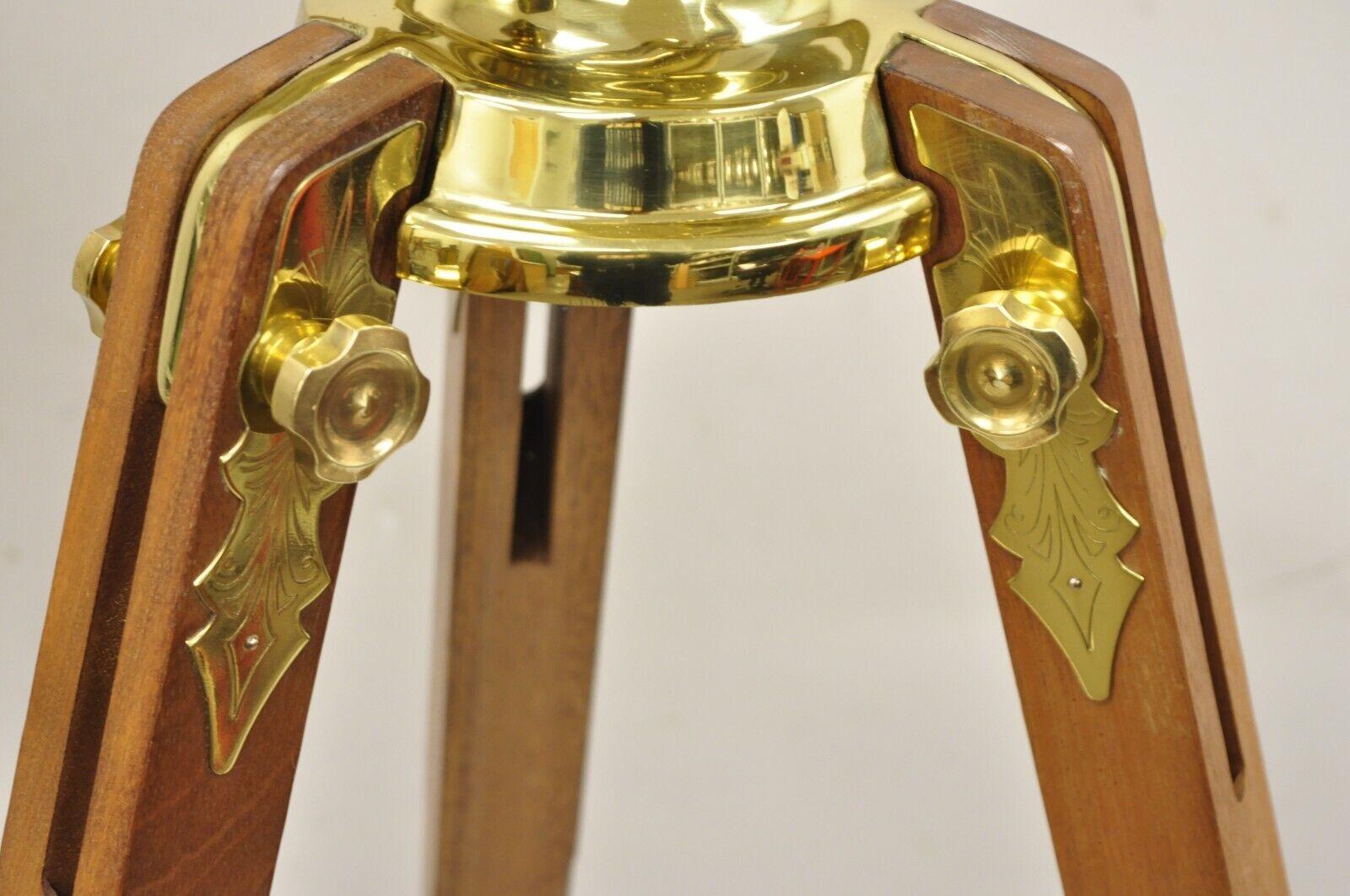 Laiton Vintage Bausch & Lomb Brass Harbormaster 0905 Telescope on Tripod Stand en vente