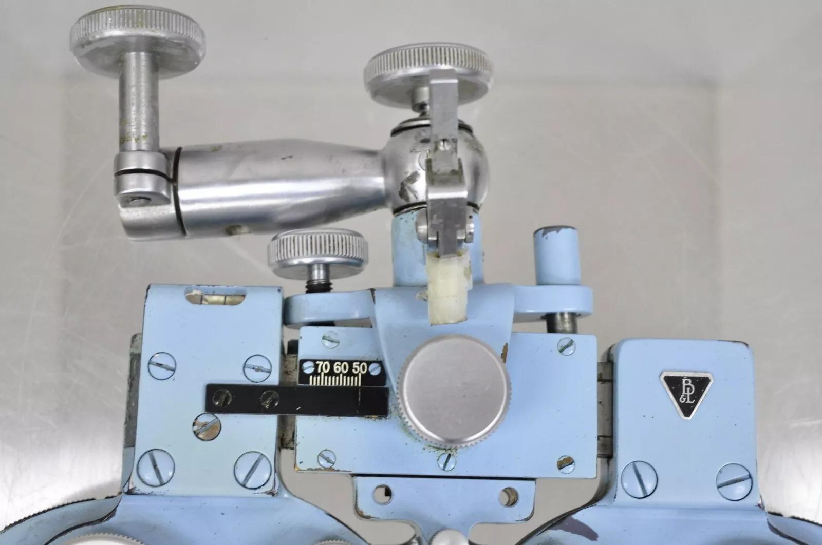 Vintage Bausch & Lomb Optical Blue Refraktor Phoropter Medizinische Augenuntersuchung Maschine im Zustand „Gut“ im Angebot in Philadelphia, PA
