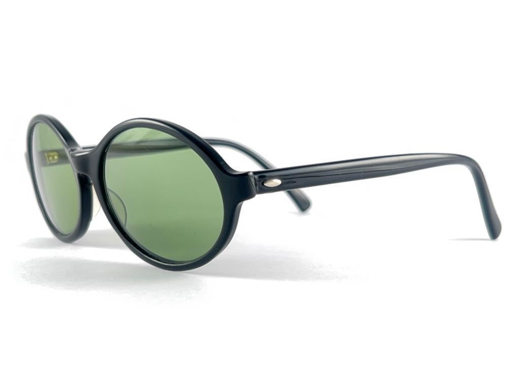  Lunettes de soleil vintage Bausch & Lomb Sleek Oval Black Green Lenses B&L Sunglasses Canada en vente 1