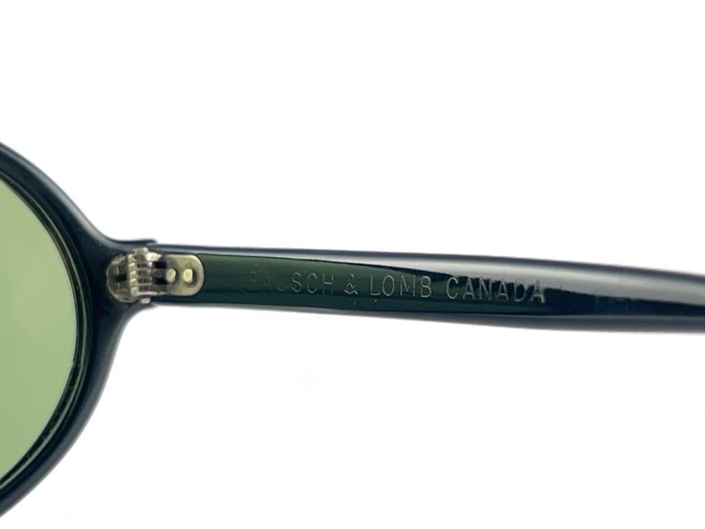  Lunettes de soleil vintage Bausch & Lomb Sleek Oval Black Green Lenses B&L Sunglasses Canada en vente 4