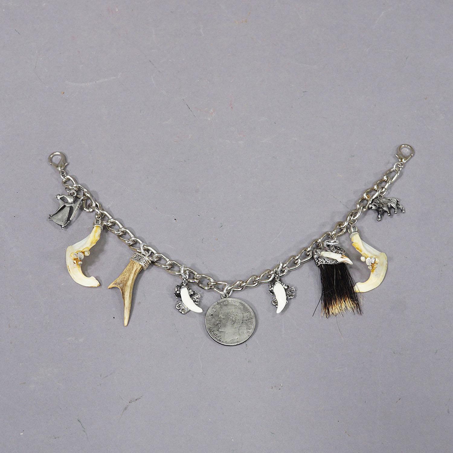 Vintage Bavarian Traditional Costume Jewelry Charivari with Hunting Pendants

A Bavarian Charivari from the middle of the 20th century. A beautiful piece of historical Bavarian folk art jewelry, a real collector's item. A charivari is a traditional