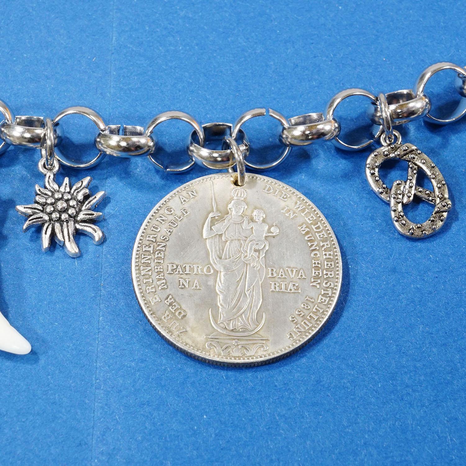 Tedesco Charivari di bigiotteria tradizionale bavarese d'epoca con ciondoli da caccia in vendita