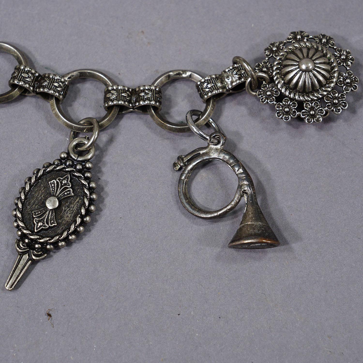 Vintage Bavarian Traditional Costume Jewelry Charivari with Hunting Pendants In Good Condition For Sale In Berghuelen, DE