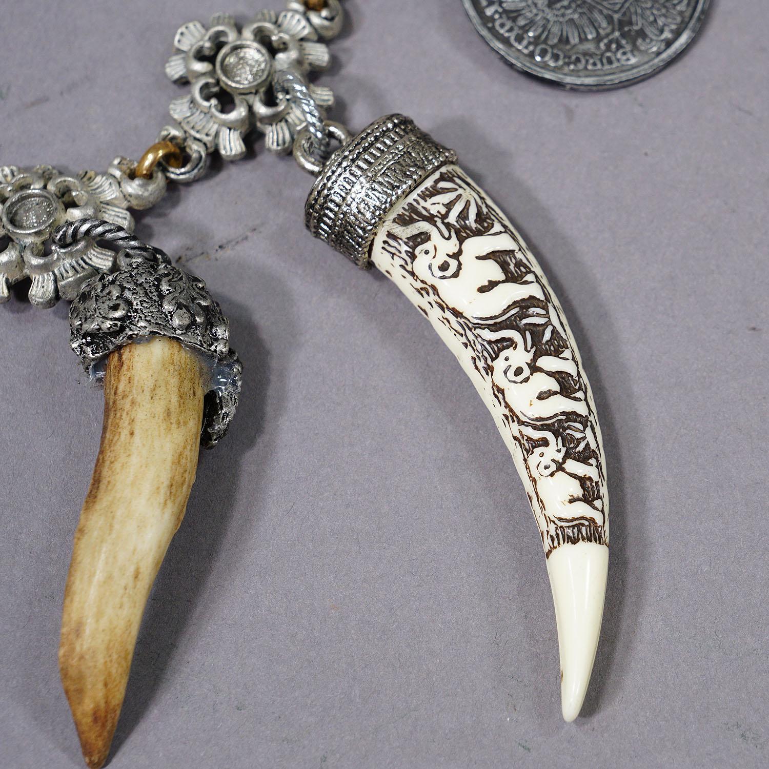 Vintage Bavarian Traditional Costume Jewelry Charivari with Hunting Pendants In Good Condition In Berghuelen, DE