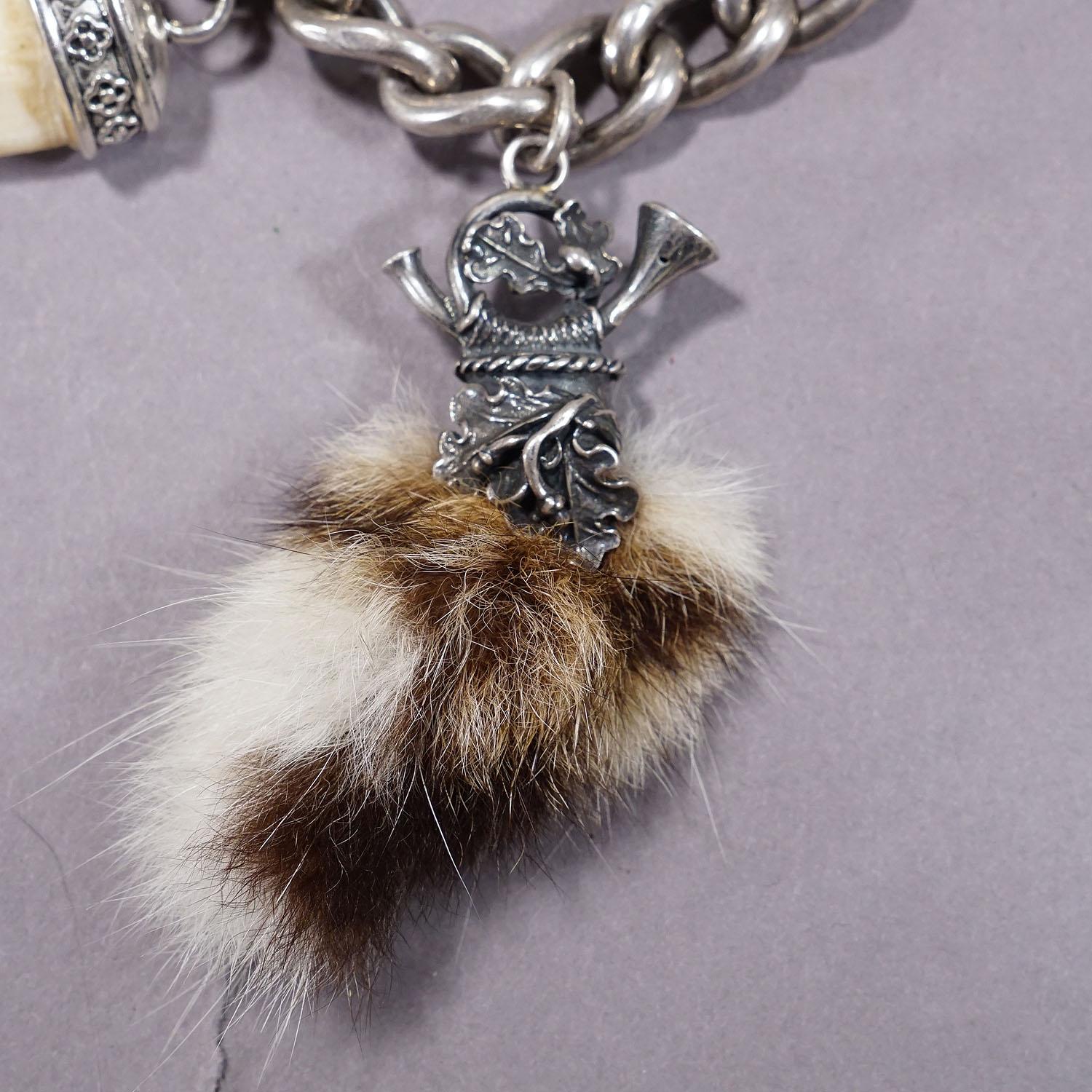 Bijouterie de costume traditionnelle bavaroise Charivari avec pendentifs de chasse en vente 1