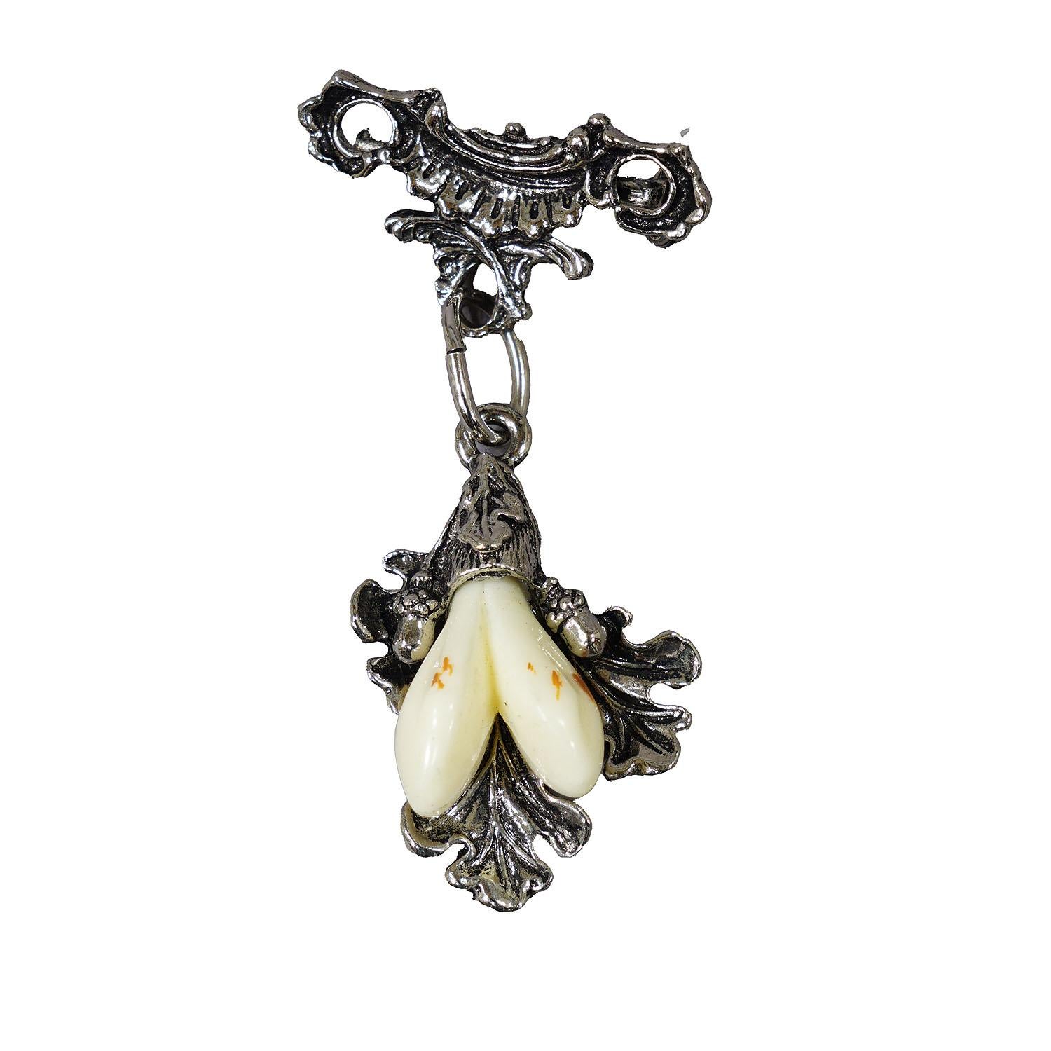 Vintage Bavarian Traditional Costume Jewelry Pin with Hunting Pendant

An old Bavarian flksy costume pin. A beautiful piece of historical Bavarian folk art jewelry, a real collector's item. A costume pin is a traditional piece of Bavarian jewelry.