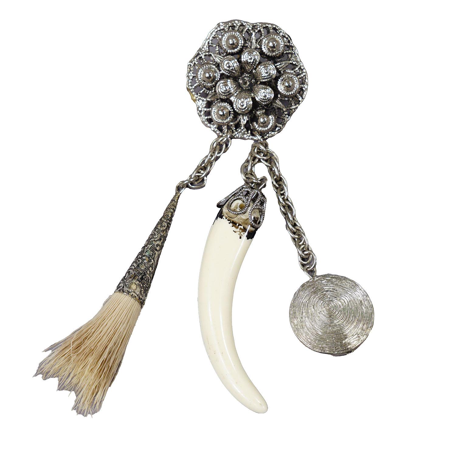 Vintage Bavarian Traditional Costume Jewelry Pin with Hunting Pendants

A vintage Bavarian Costume Pin. A beautiful piece of historical Bavarian folk art jewelry, a real collector's item. A costume pin is a traditional piece of Bavarian jewelry. It
