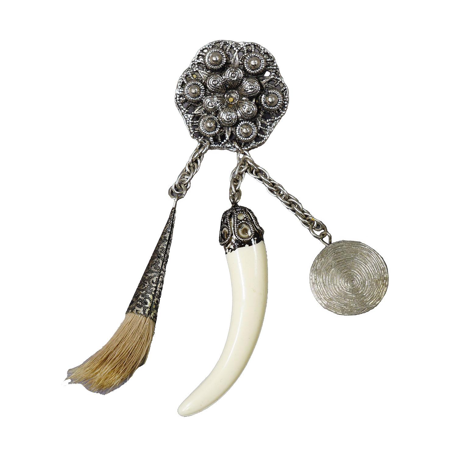 Vintage Bavarian Traditional Costume Jewelry Pin with Hunting Pendants

A vintage Bavarian costume pin. A beautiful piece of historical Bavarian folk art jewelry, a real collector's item. A costume pin is a traditional piece of Bavarian jewelry. It