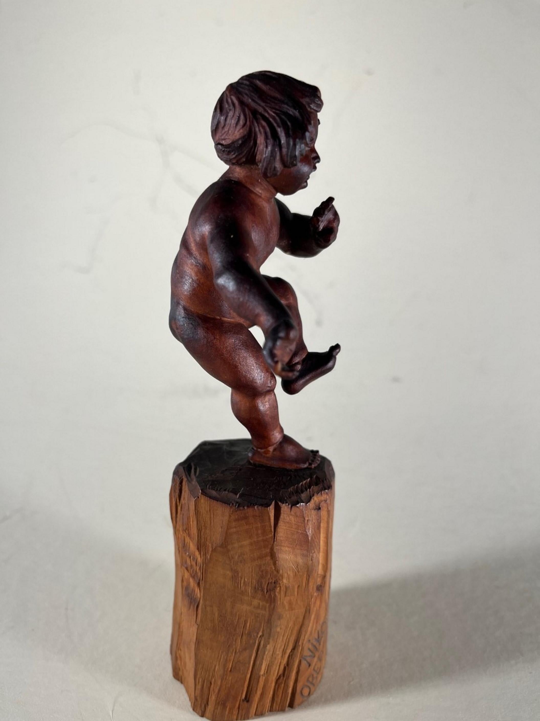 Sculpté à la main Sculpture vintage bavaroise représentant l'infant Bacchus en vente