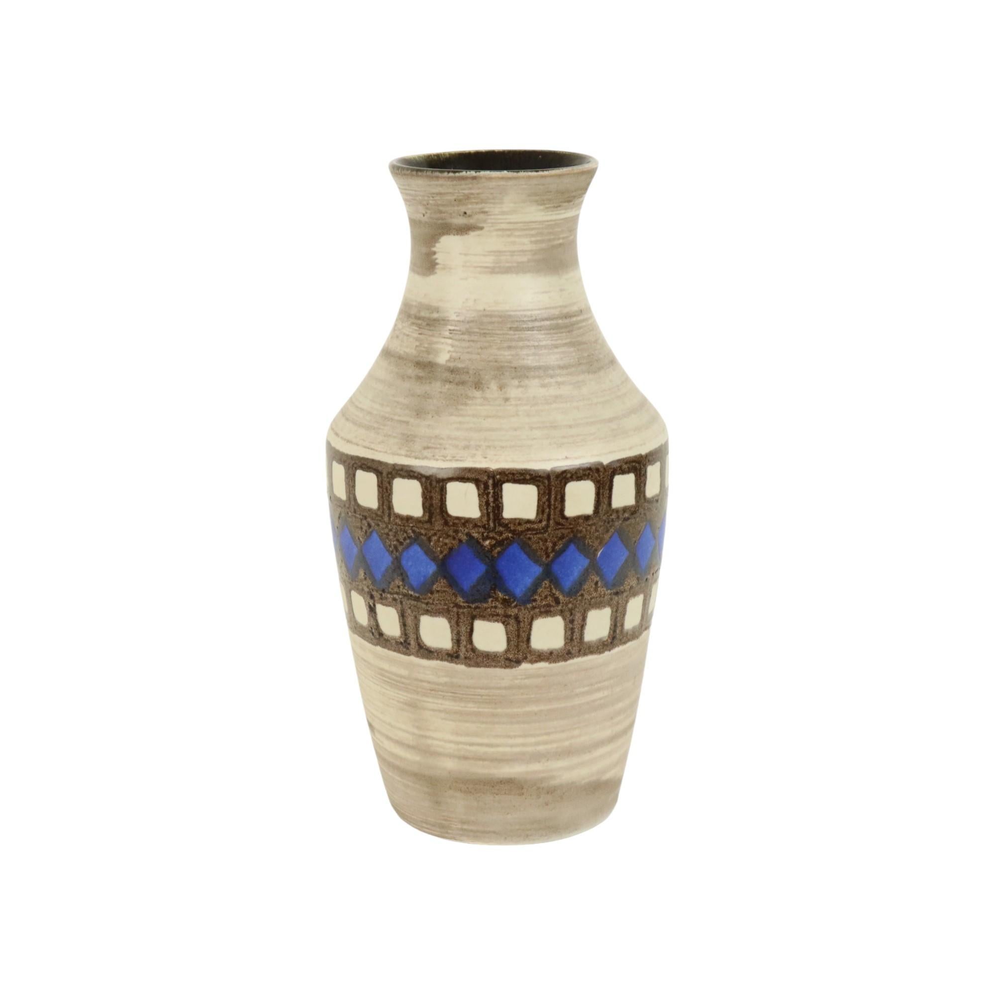Vaso Bay d'epoca Germania Ovest in ceramica beige marrone blu 619-35 In condizioni buone in vendita a Poperinge, BE