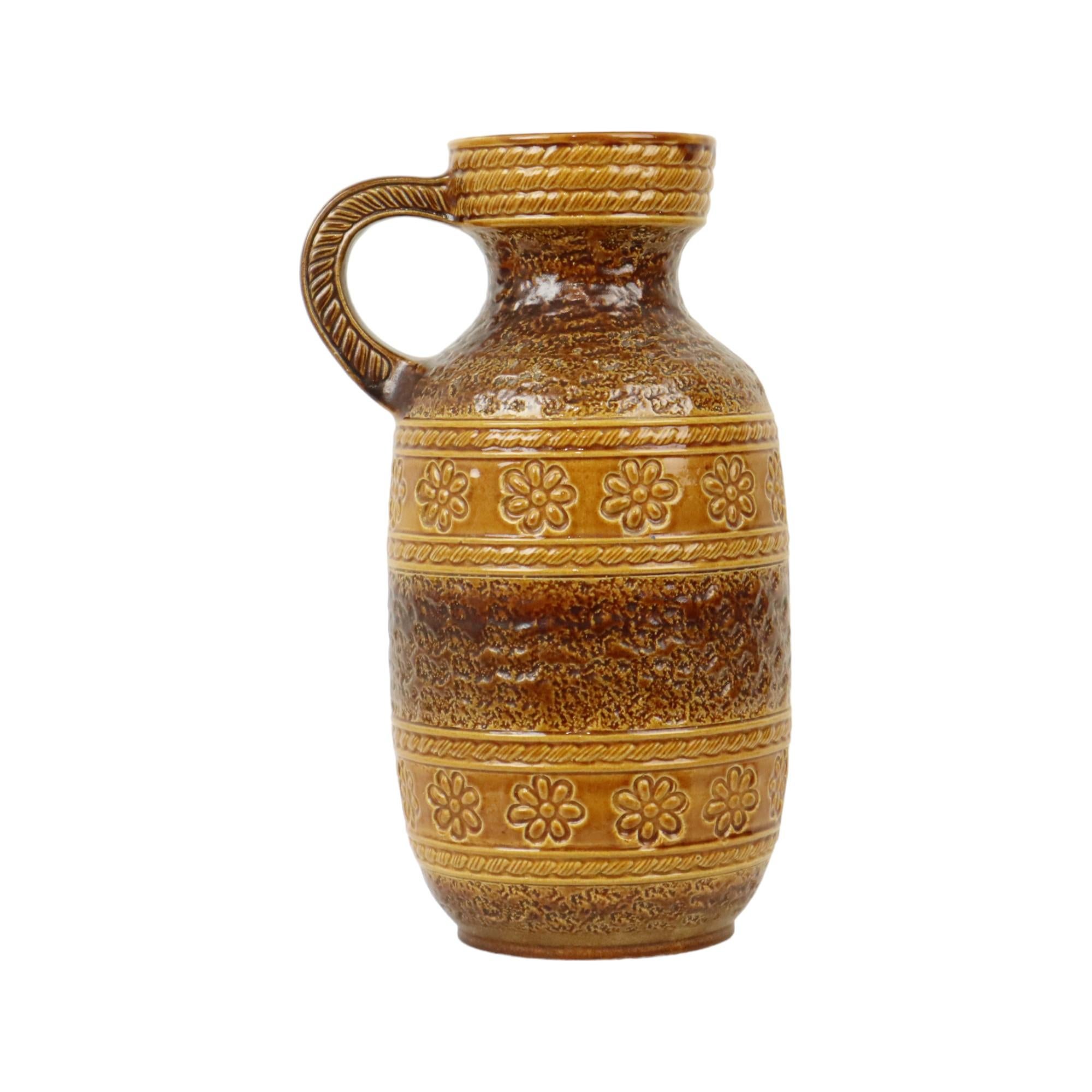 Vaso Bay d'epoca Germania Ovest in ceramica con fiori 661-40 In condizioni buone in vendita a Poperinge, BE
