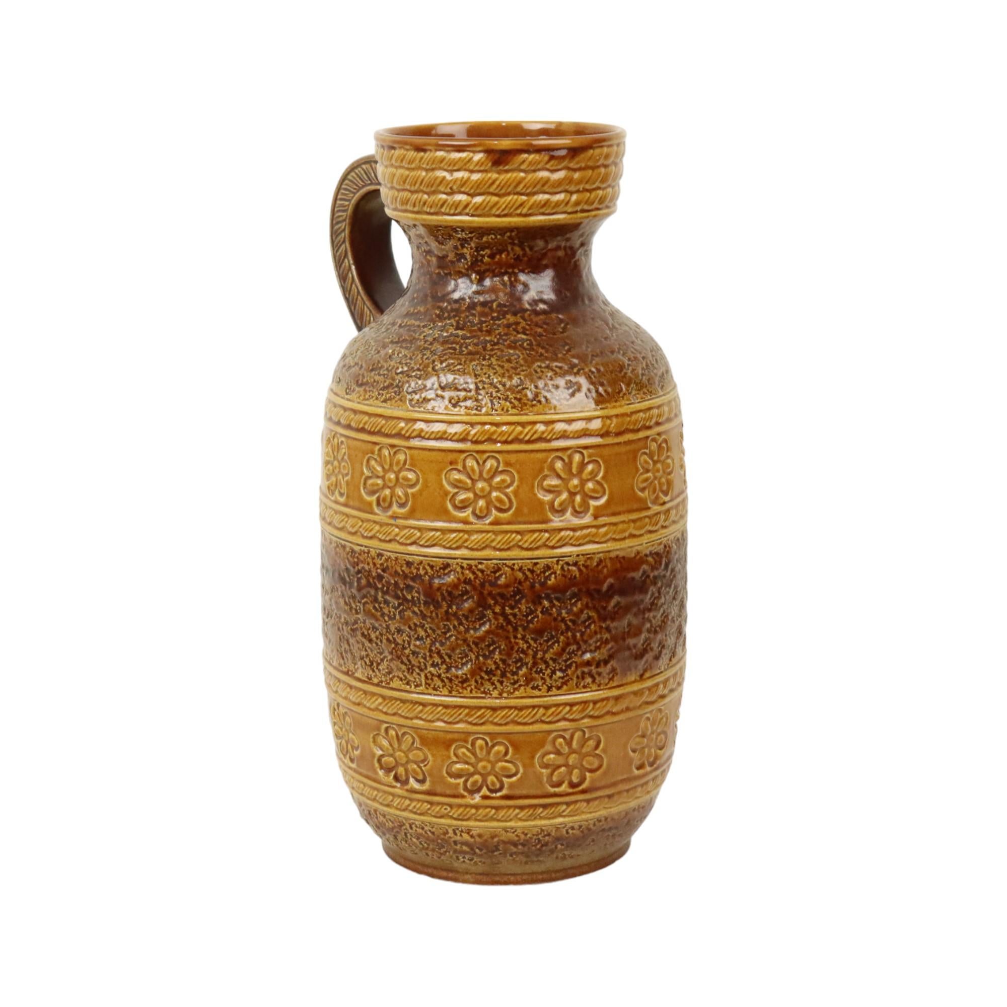 Ceramica Vaso Bay d'epoca Germania Ovest in ceramica con fiori 661-40 in vendita