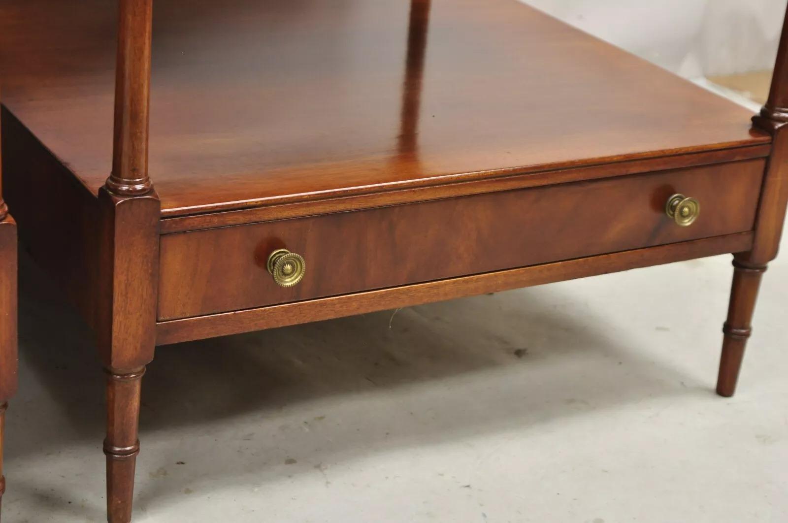 Vintage Beacon Hill Quadratische Mahagoni-Beistelltische im englischen Regency-Stil, Vintage, ein Paar 6