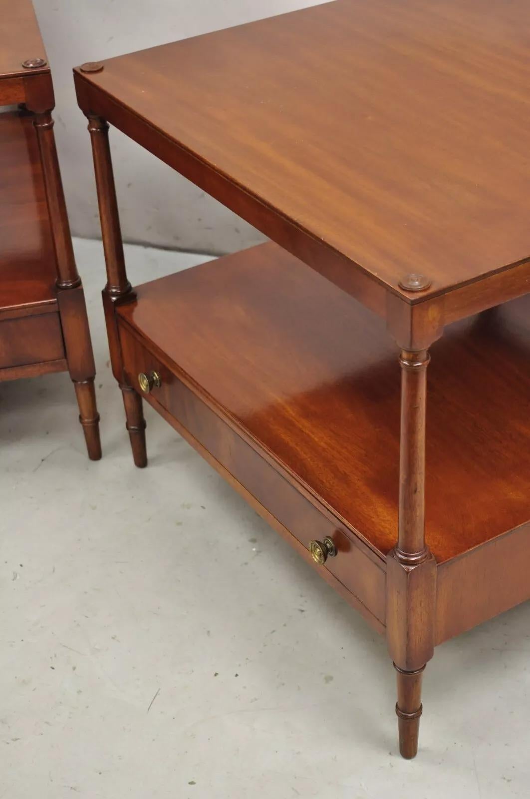 Vintage Beacon Hill Quadratische Mahagoni-Beistelltische im englischen Regency-Stil, Vintage, ein Paar 7