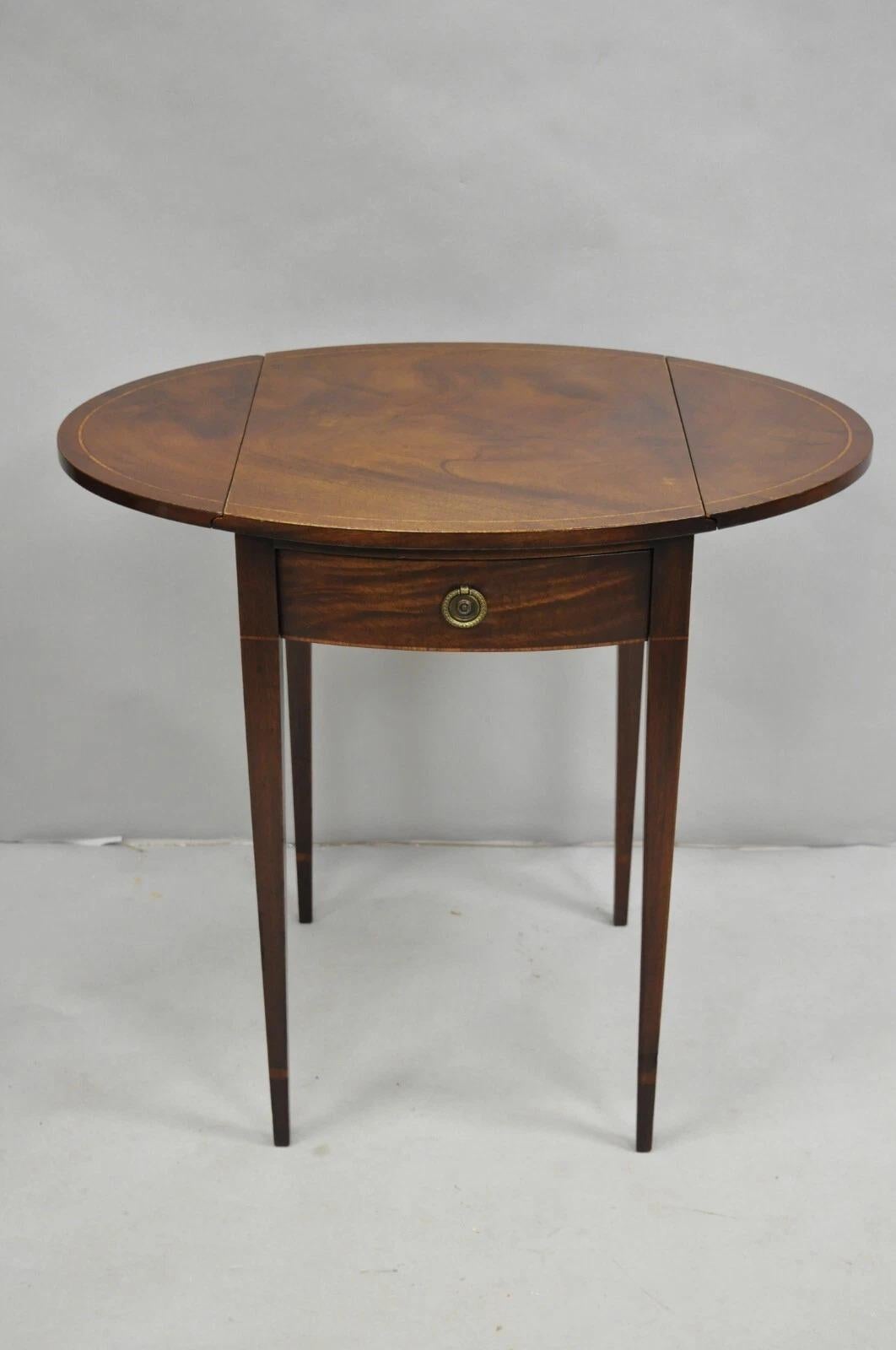 Vintage Beacon Hill Federal Small Mahogany Dropleaf Pembroke End Tables - a Pair In Good Condition For Sale In Philadelphia, PA