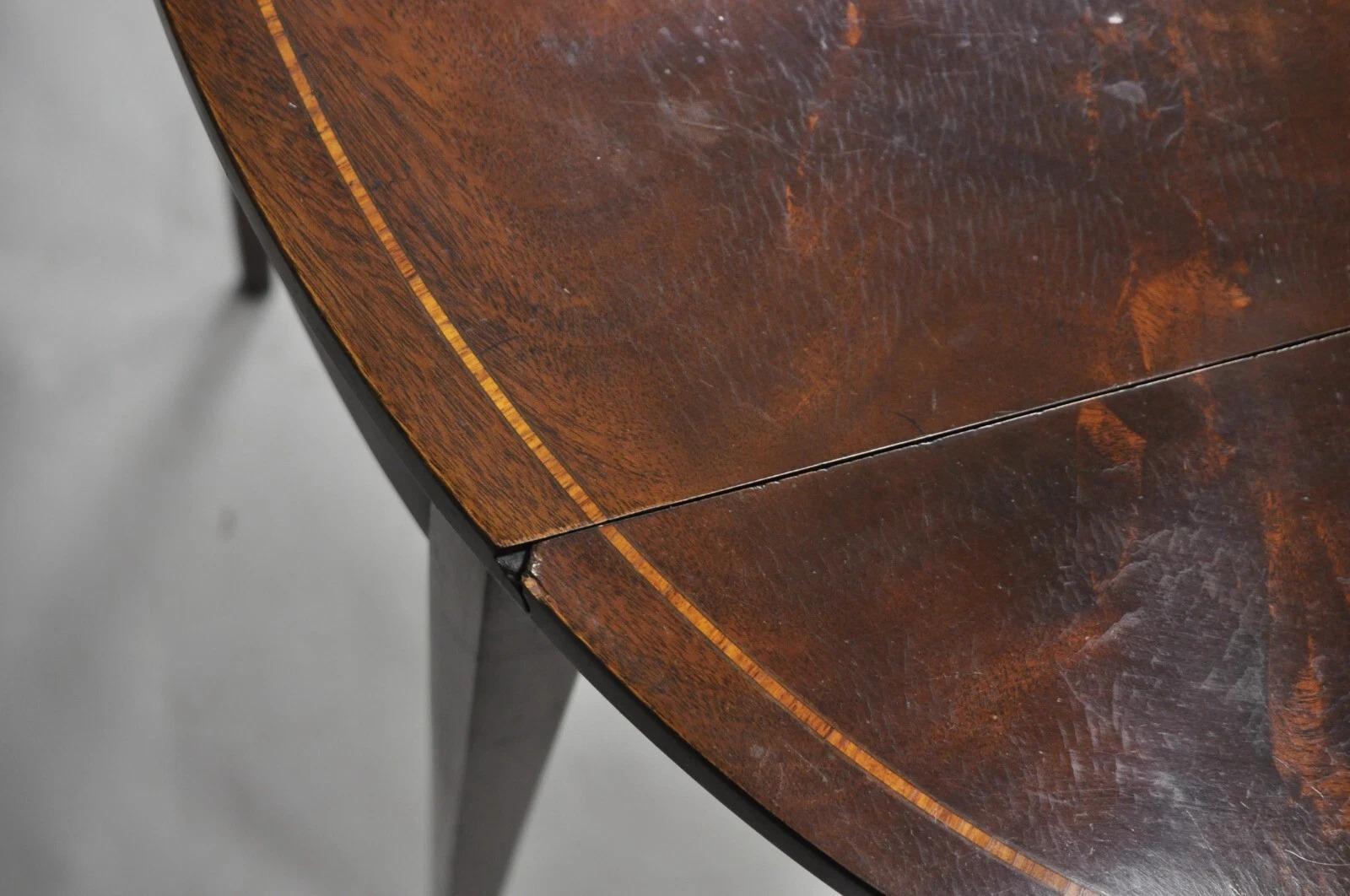 Vintage Beacon Hill Federal Small Mahogany Dropleaf Pembroke End Tables - a Pair For Sale 2