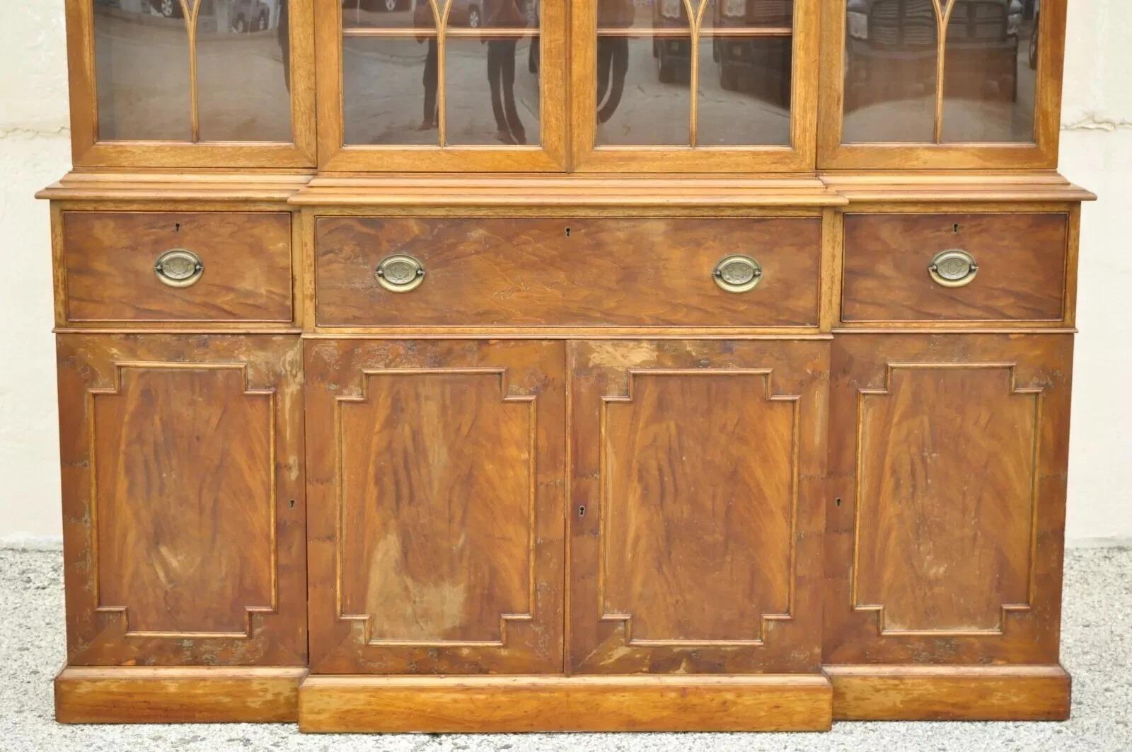 Vintage Beacon Hill Georgian Mahagoni Breakfront China Schrank Schreibtisch Bücherregal aus Mahagoni (20. Jahrhundert) im Angebot