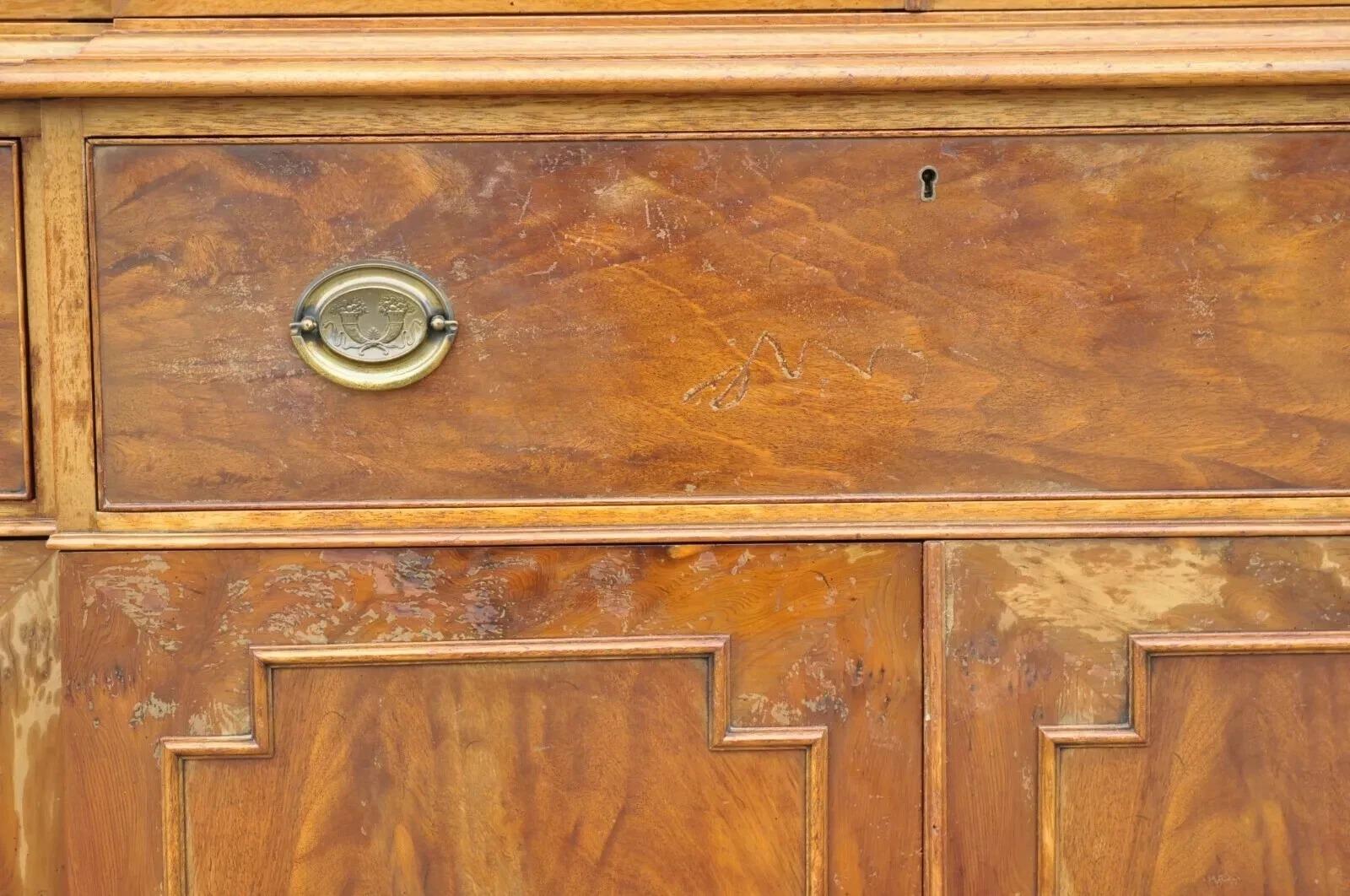 Vintage Beacon Hill Georgian Mahagoni Breakfront China Schrank Schreibtisch Bücherregal aus Mahagoni (Glas) im Angebot
