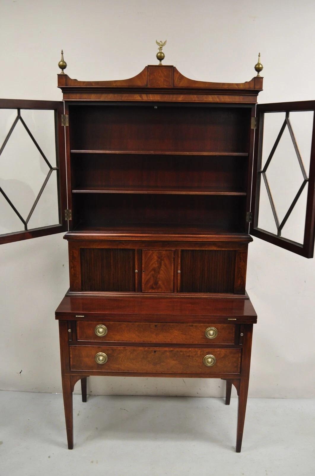 Bureau secrétaire de la vieille colonie fédérale Beacon Hill en acajou avec porte à tambour en vente 2