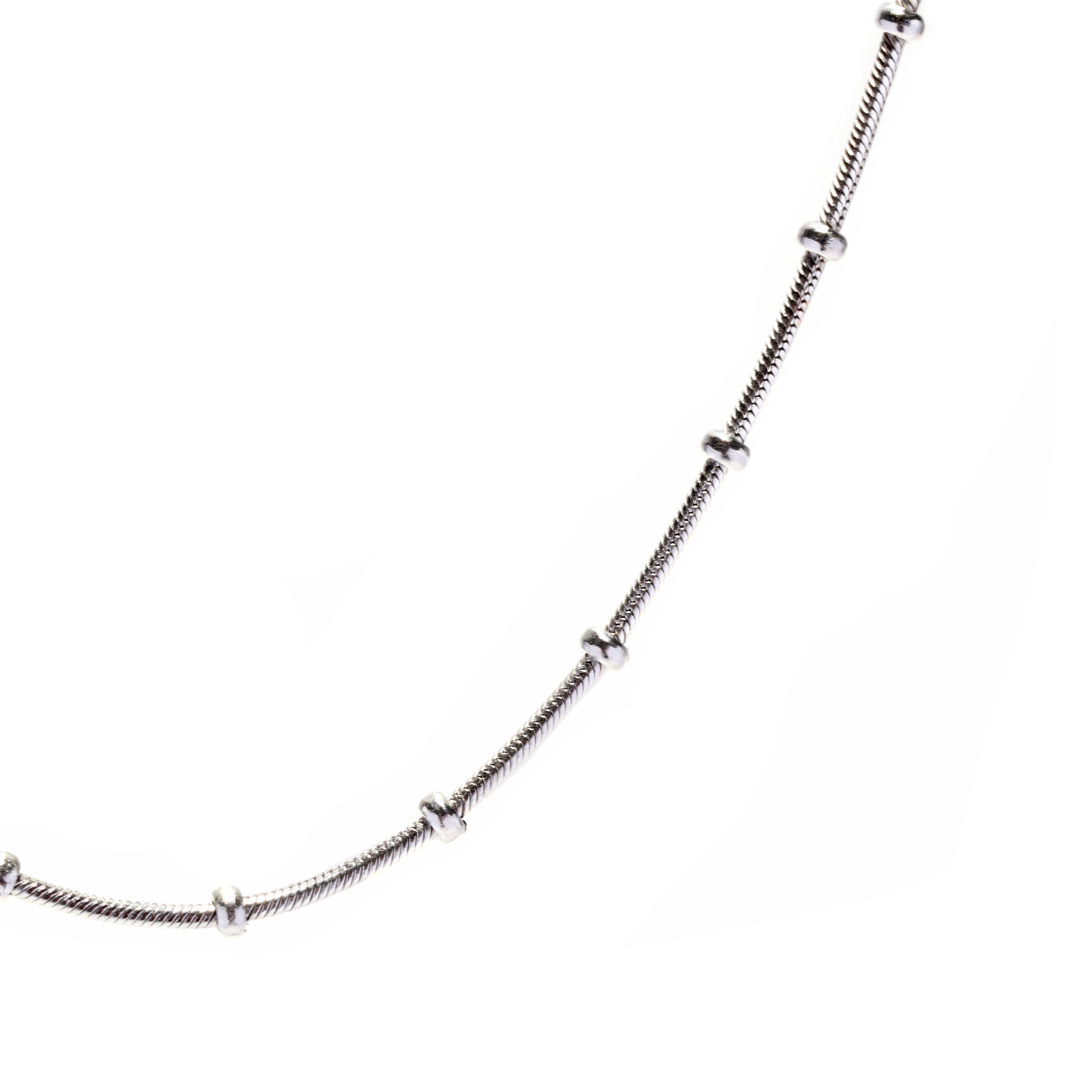 A vintage 18 karat white gold bead snake chain. This chain features a snake link chain with white gold bead accents and a lobster clasp.

Length: 17.75 in.

Width: 2mm

Weight: 3.9 dwts. 



Ring Sizings & Modifications:
* We are happy to assist in
