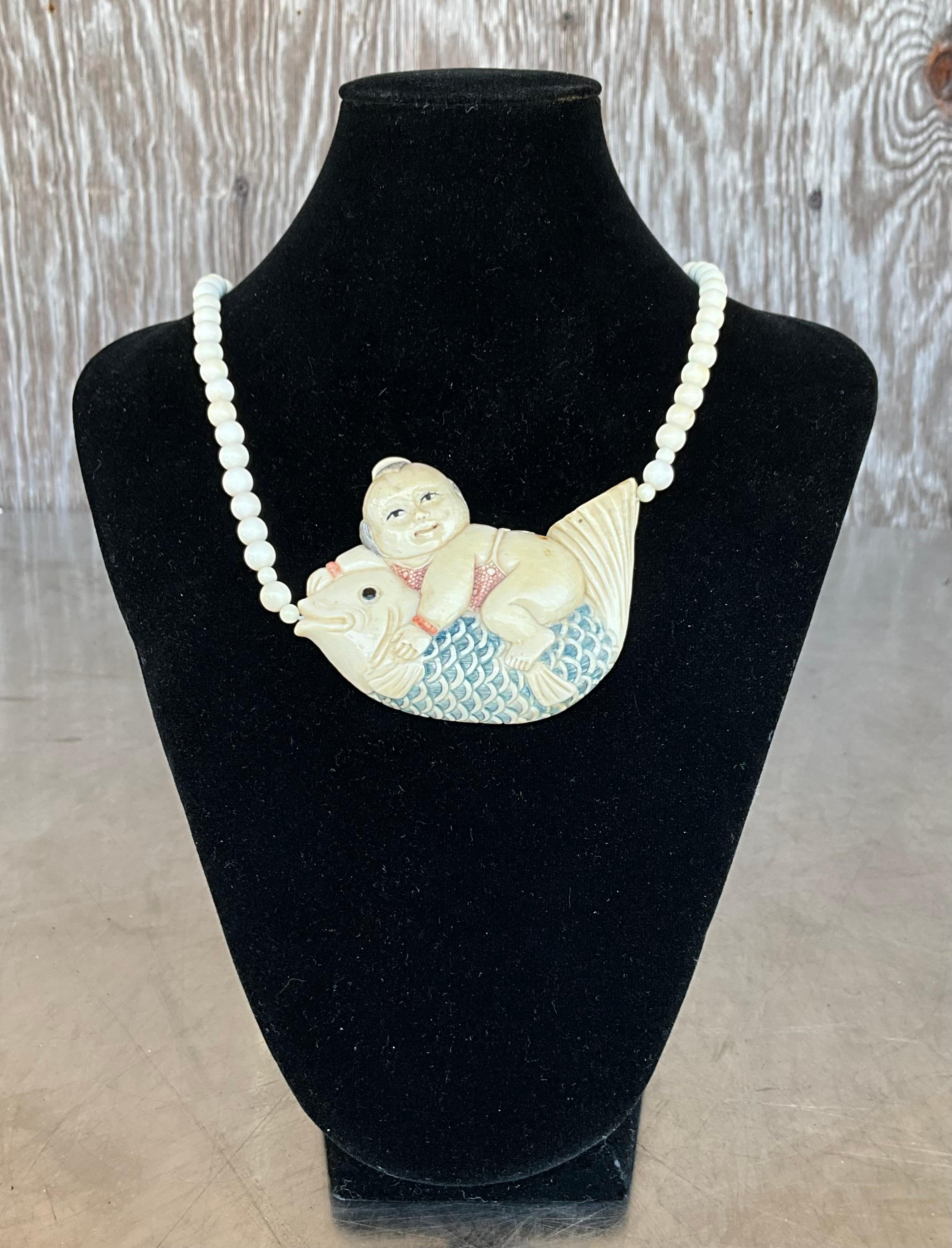 Collier vintage en perles en os Scrimshaw en vente 1