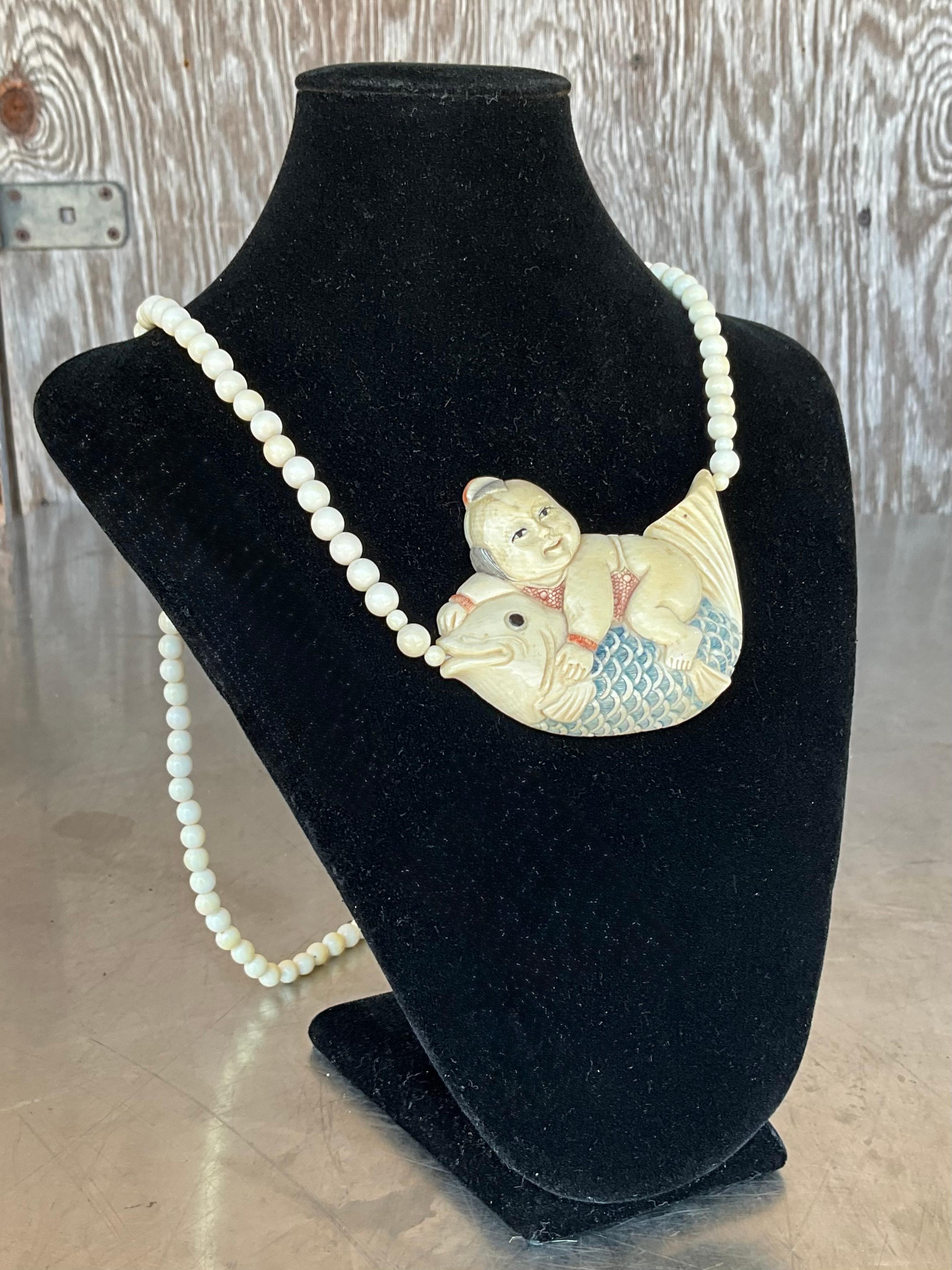 Collier vintage en perles en os Scrimshaw en vente 2