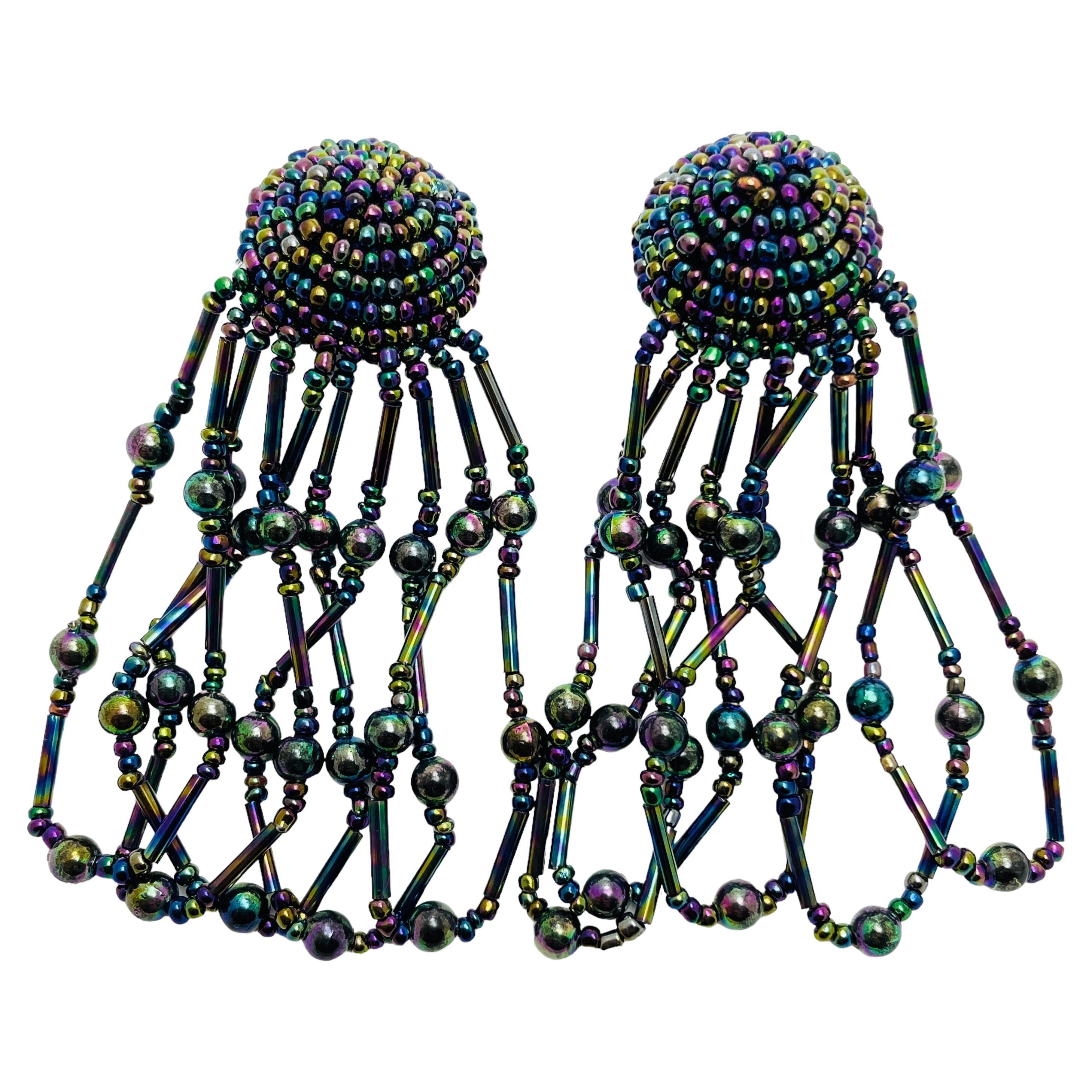 Orecchini a clip con perline e nappe d'epoca in vendita