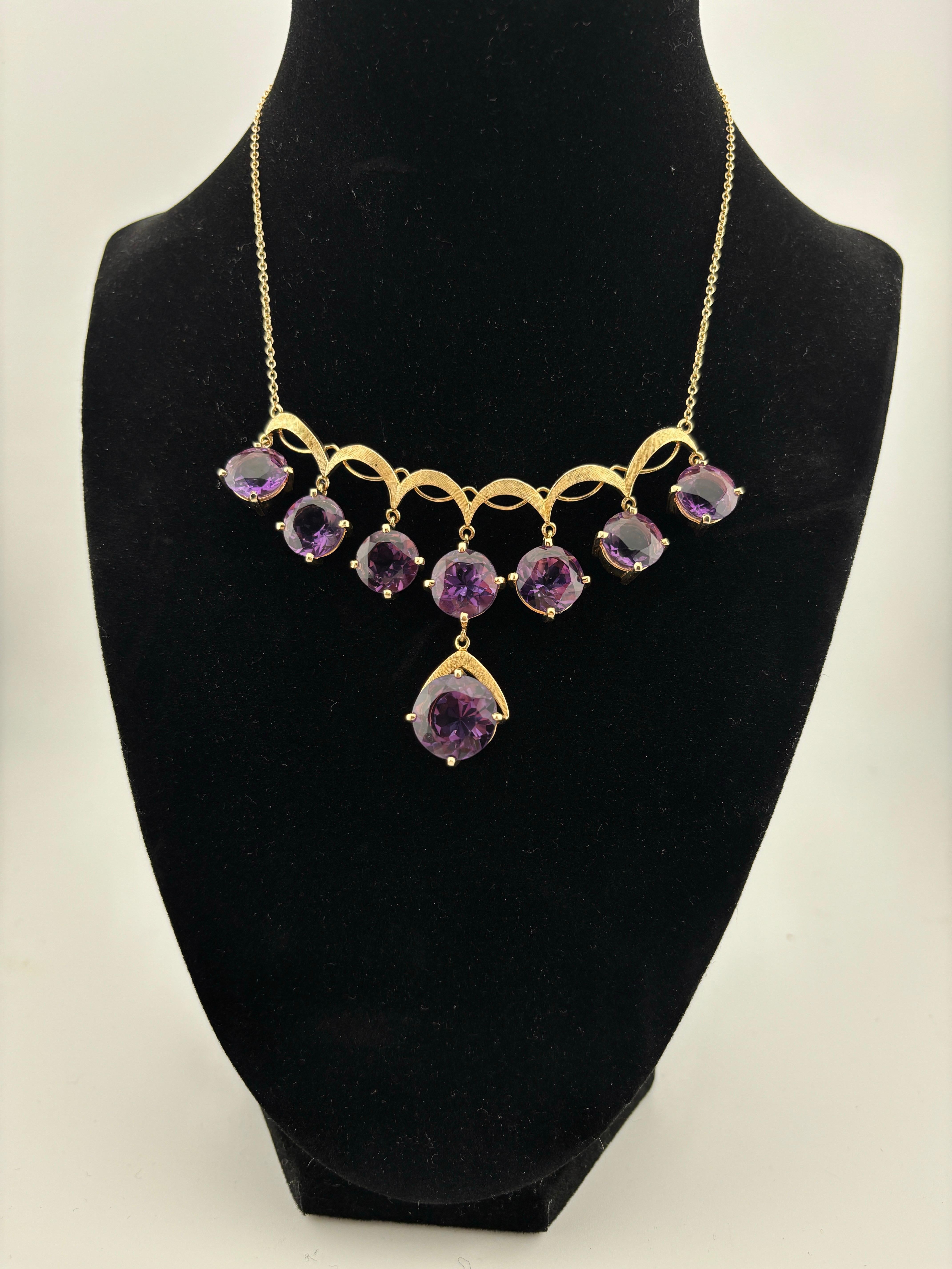Round Cut Vintage Beautiful 14k Yellow Gold Amethyst Drop Necklace 1970's For Sale