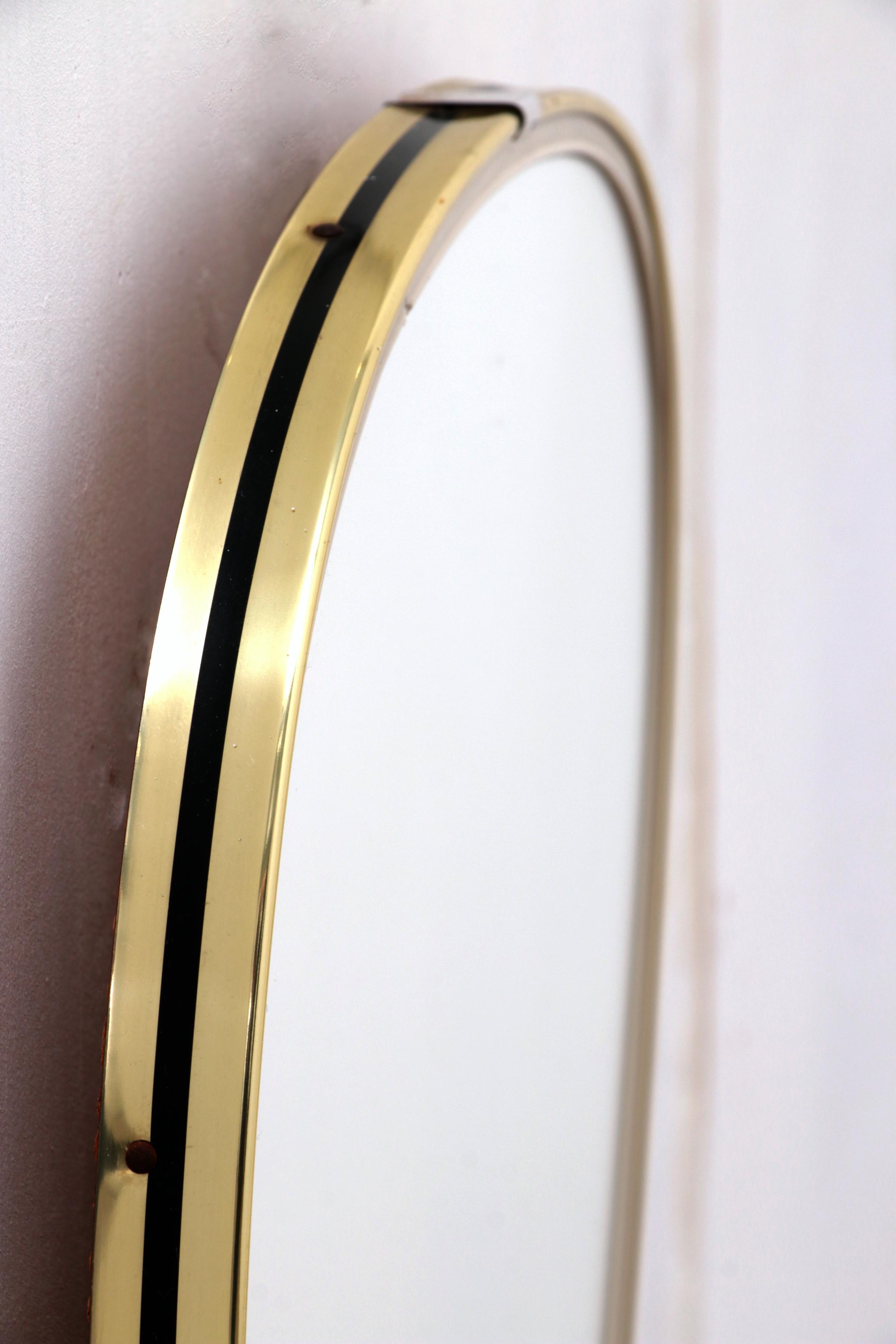 Vintage beautiful mirror with brass edge, 1960s Germany. In Good Condition In Oostrum-Venray, NL