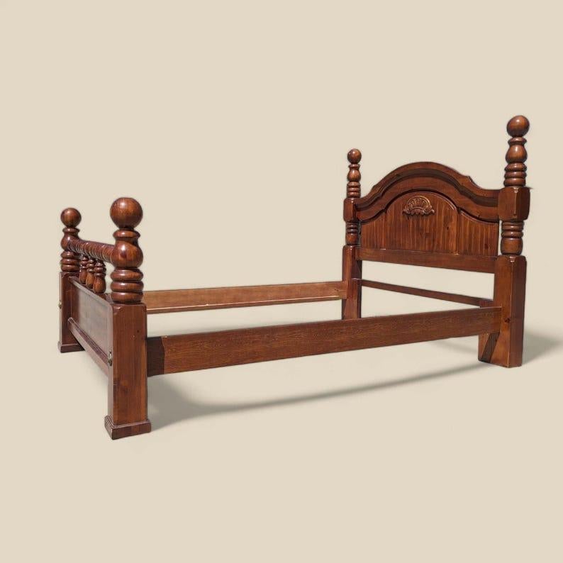 Vintage Bed Frame, Queen Size, Headboard, Footboard, Transitional In Good Condition For Sale In Rancho Cucamonga, CA