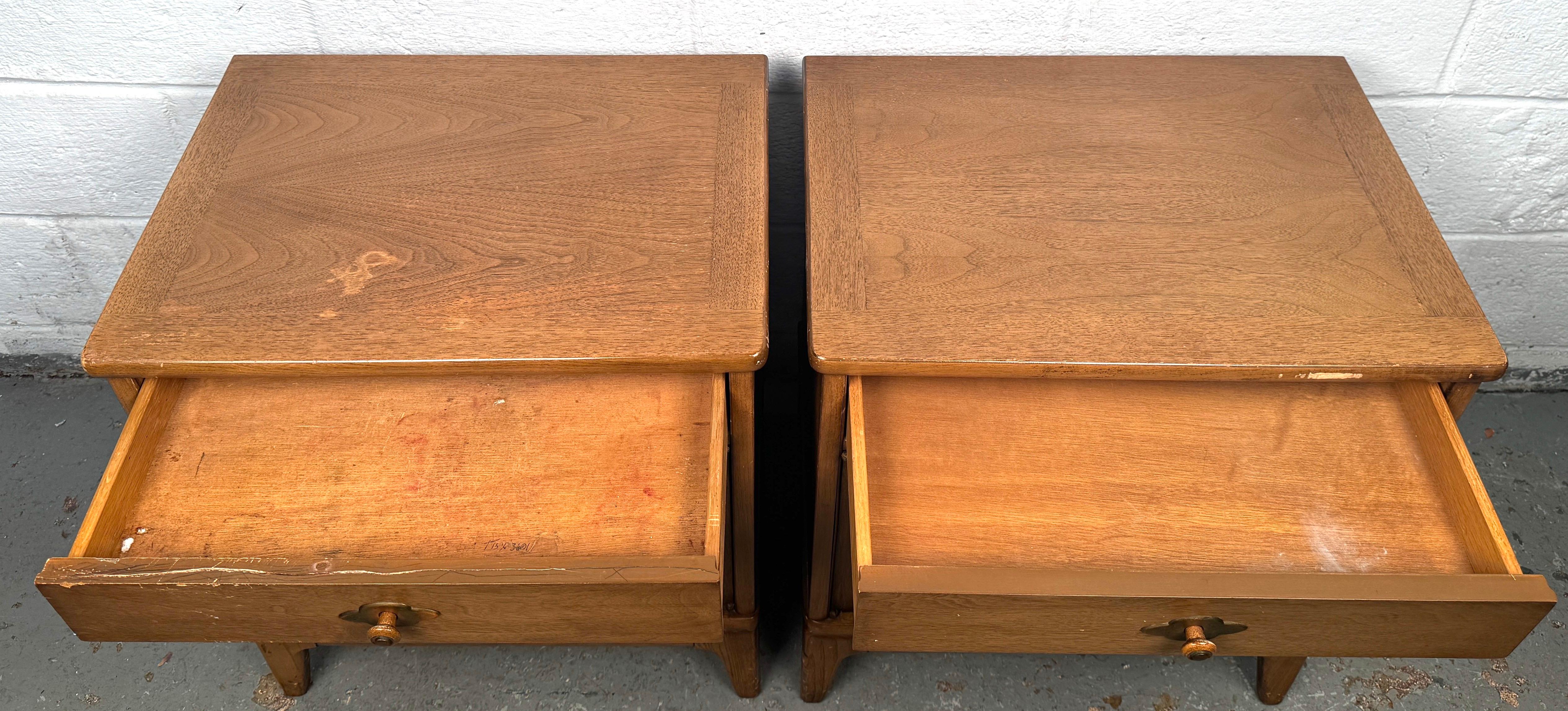 Vintage Bedroom Nightstands by Broyhill For Sale 4
