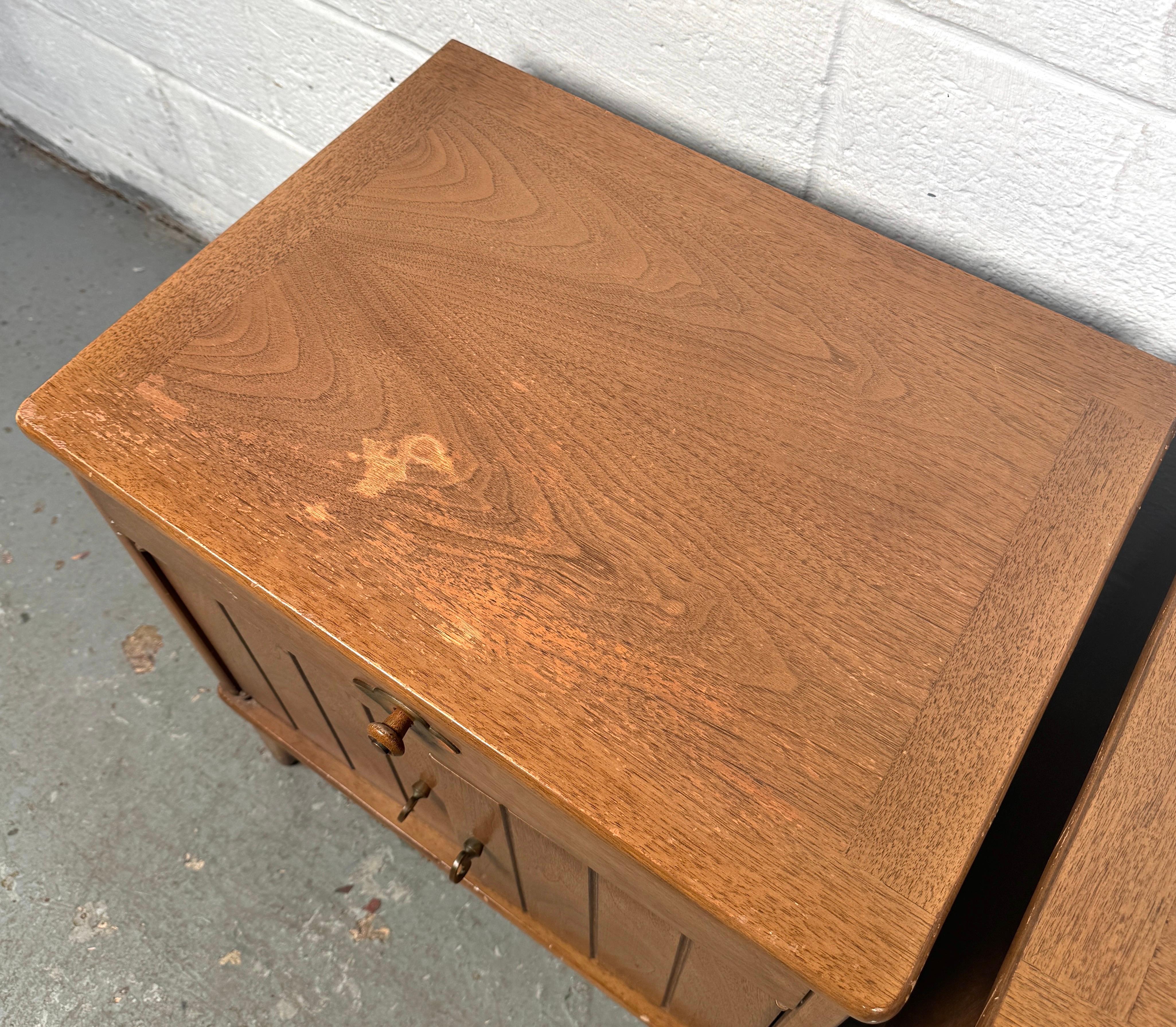 Vintage Bedroom Nightstands by Broyhill For Sale 5