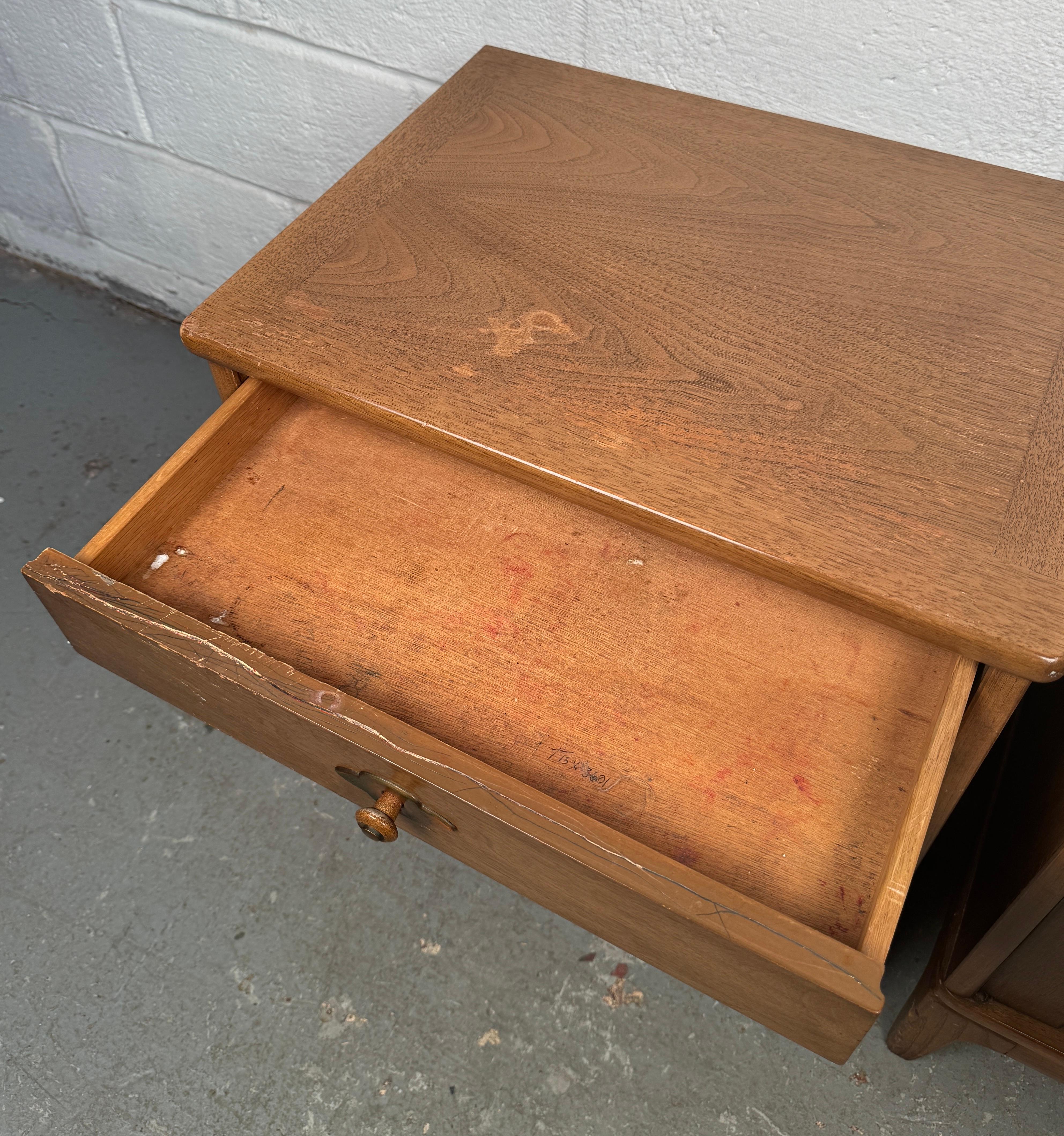 Tables de nuit de chambre Vintage par Broyhill en vente 6