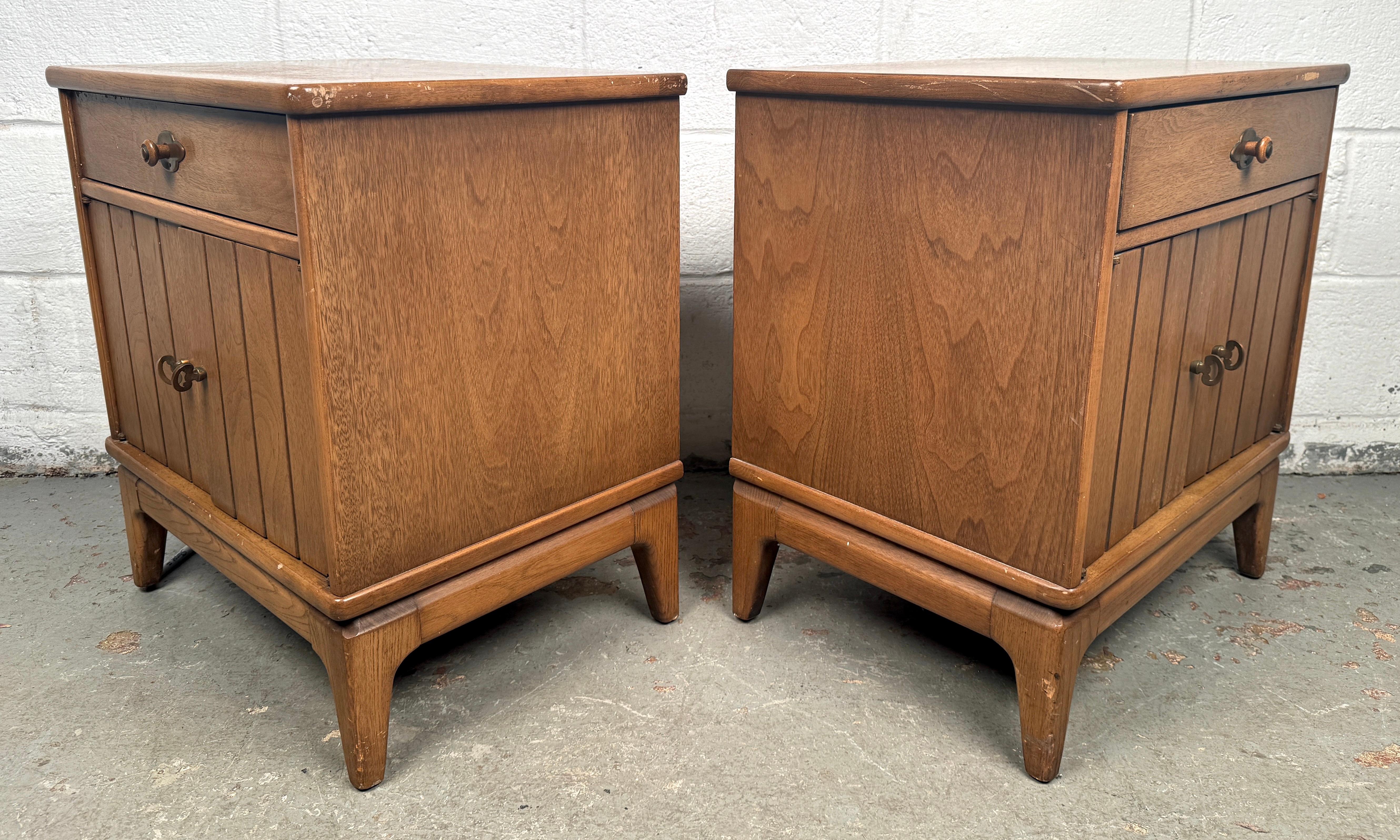 20th Century Vintage Bedroom Nightstands by Broyhill For Sale