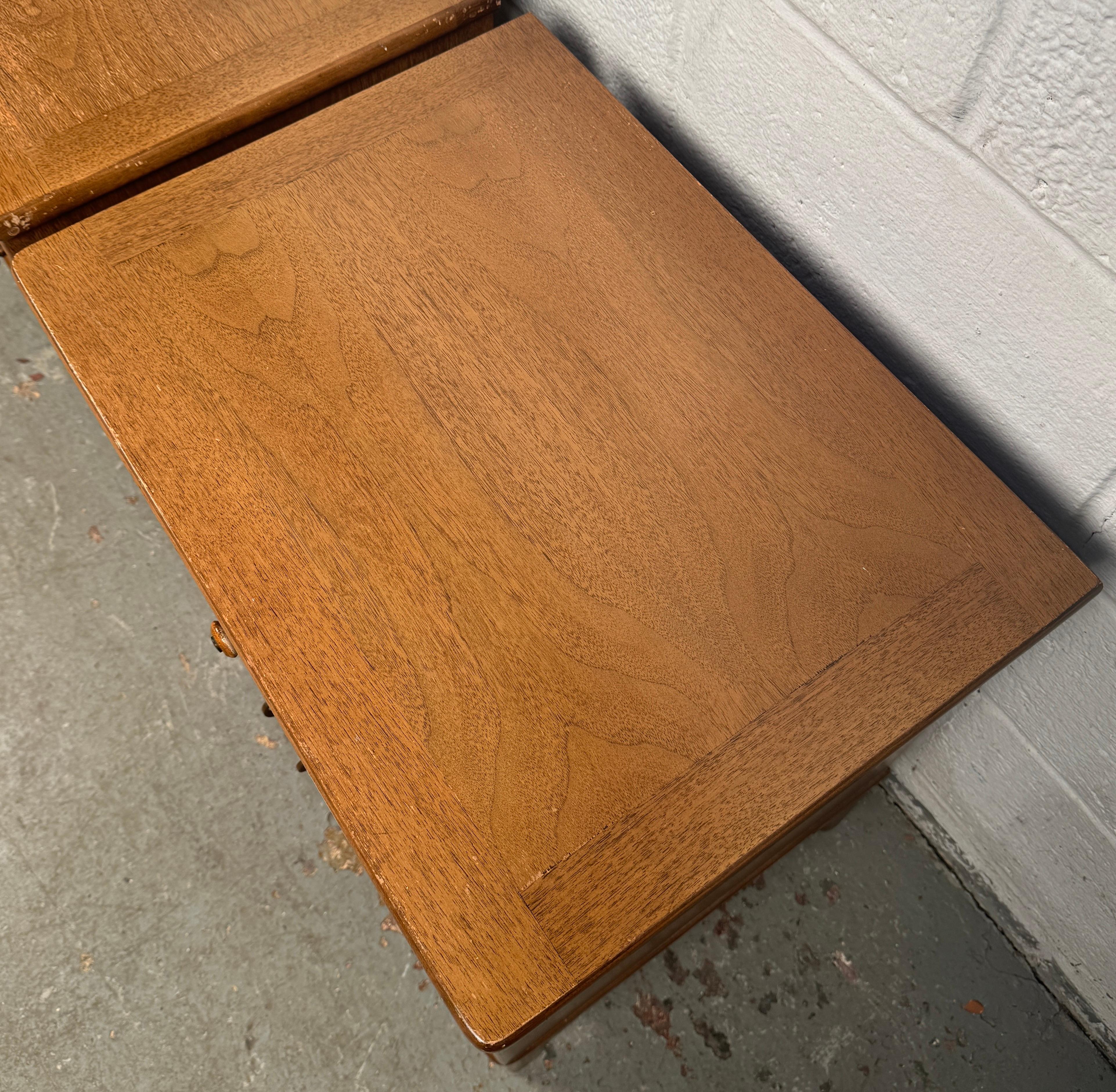 Tables de nuit de chambre Vintage par Broyhill en vente 1