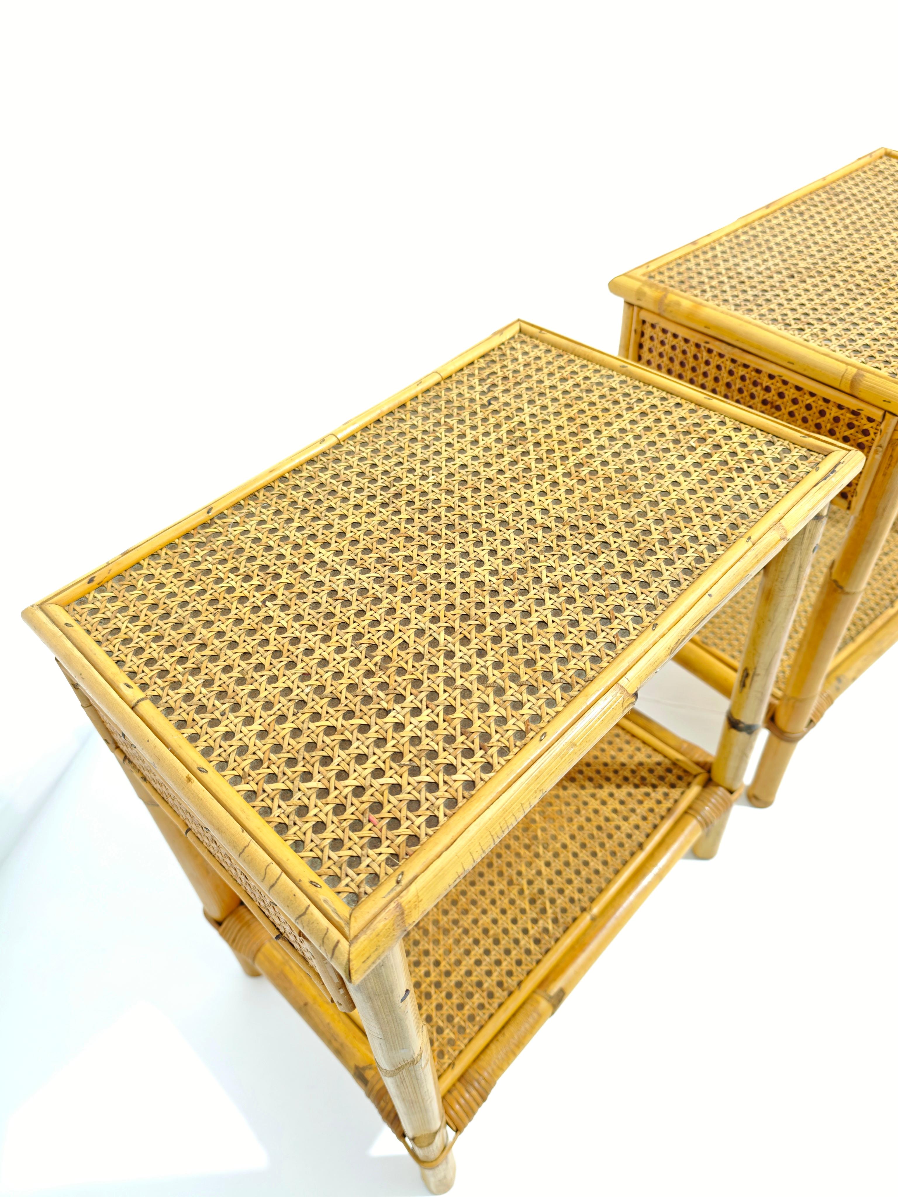 Tables de chevet vintage en bambou et osier avec tiroir et étagère Italie 1970 en vente 4