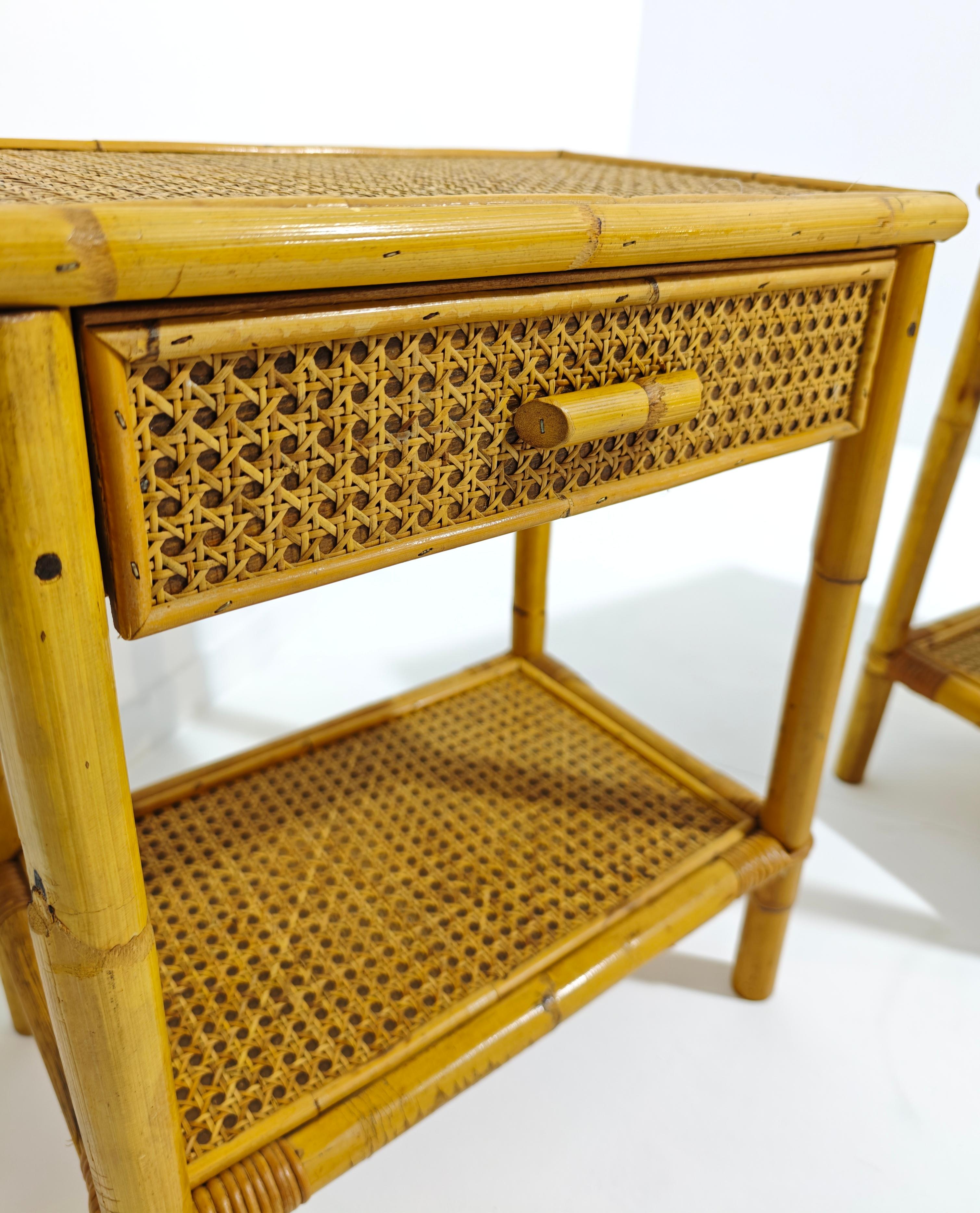 Tables de chevet vintage en bambou et osier avec tiroir et étagère Italie 1970 en vente 1
