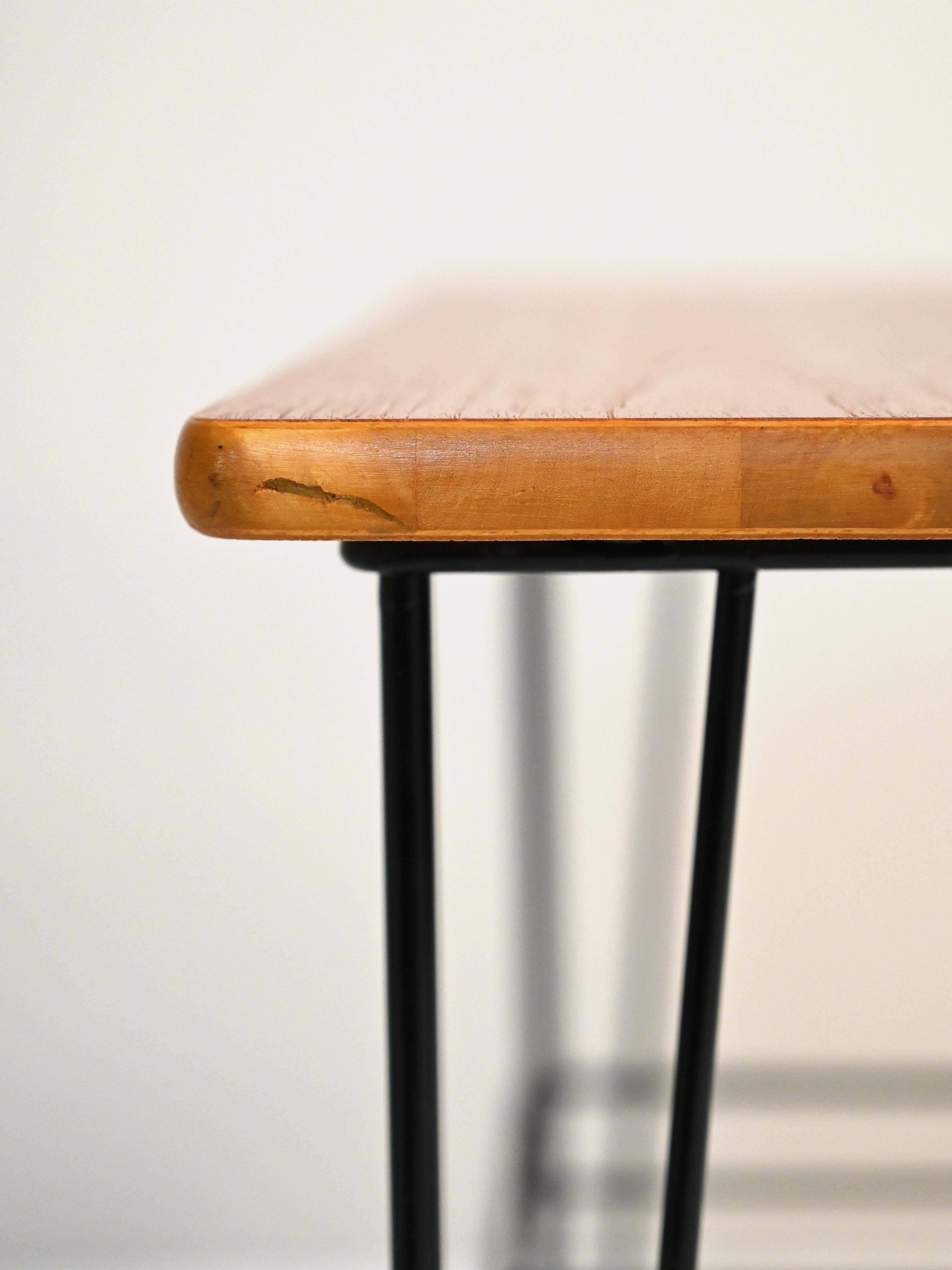 Tables de chevet vintage avec cadre métallique en vente 4