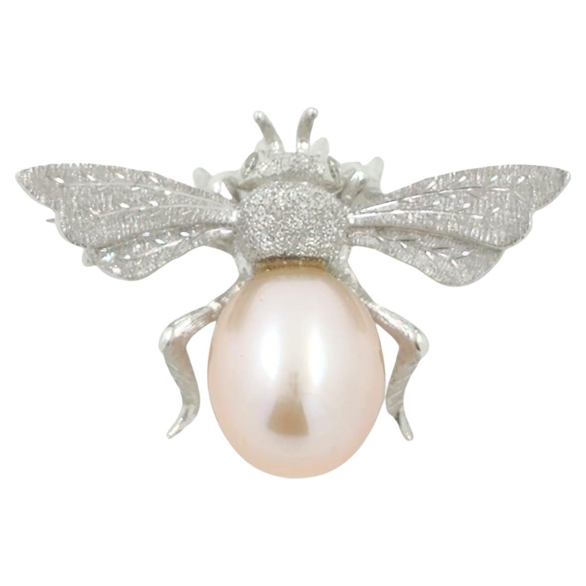 Vintage Bee Brooch in 18 Karat Textured White Gold and Pearl