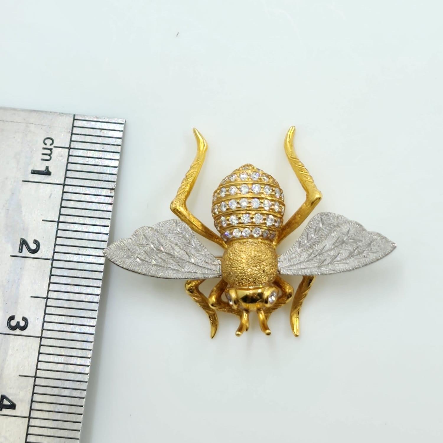 Women's or Men's Vintage Bee Brooch Pin in 18 Karat Textured Gold and Diamond 