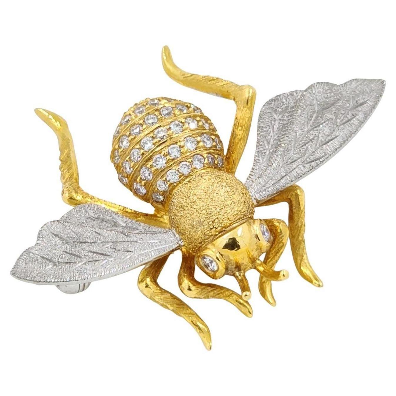 Vintage Bee Brooch Pin in 18 Karat Textured Gold and Diamond 