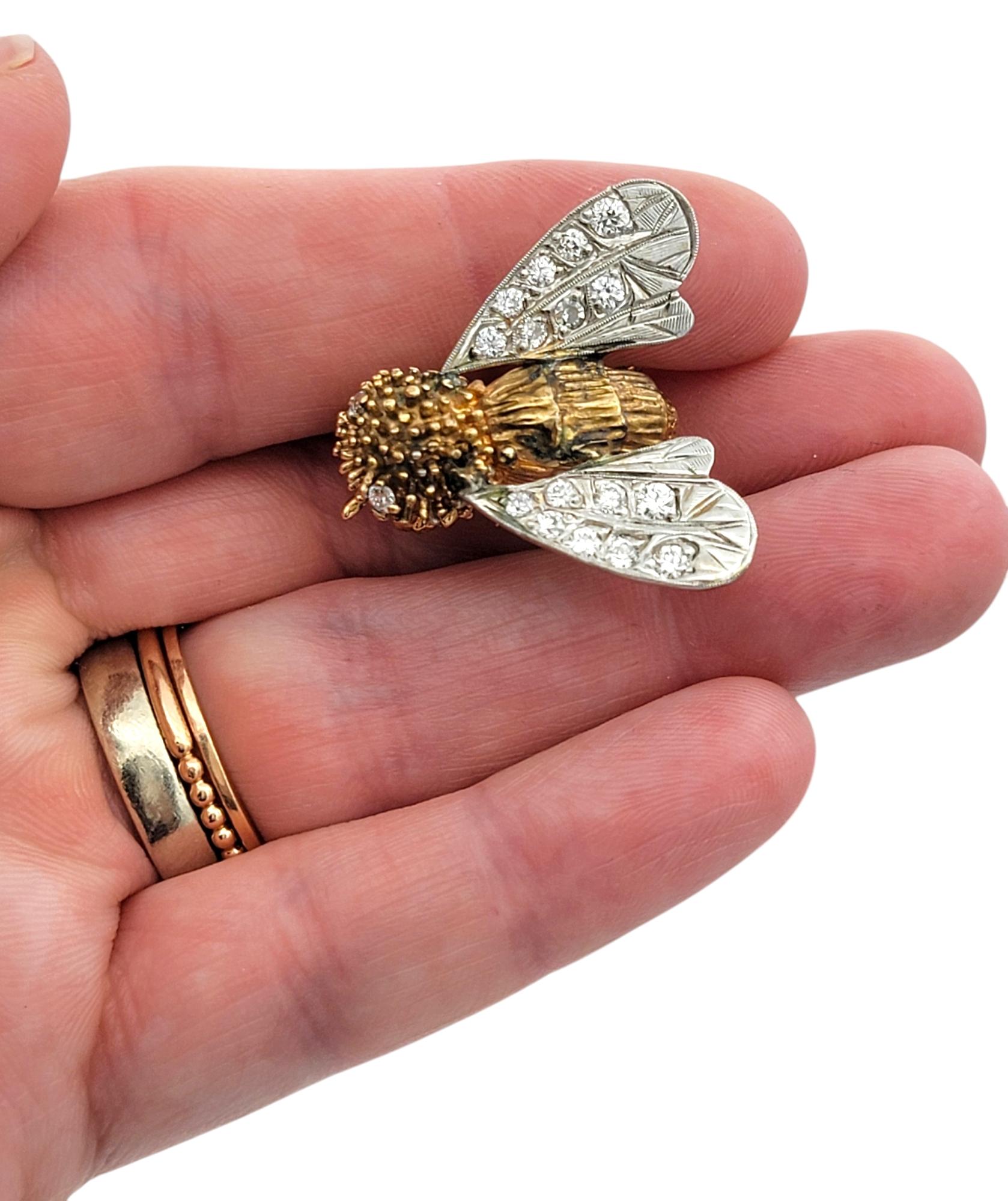 Vintage Bienenbrosche aus zweifarbigem 14 Karat Gold mit Flügeln mit alten europäischen Diamanten im Angebot 4